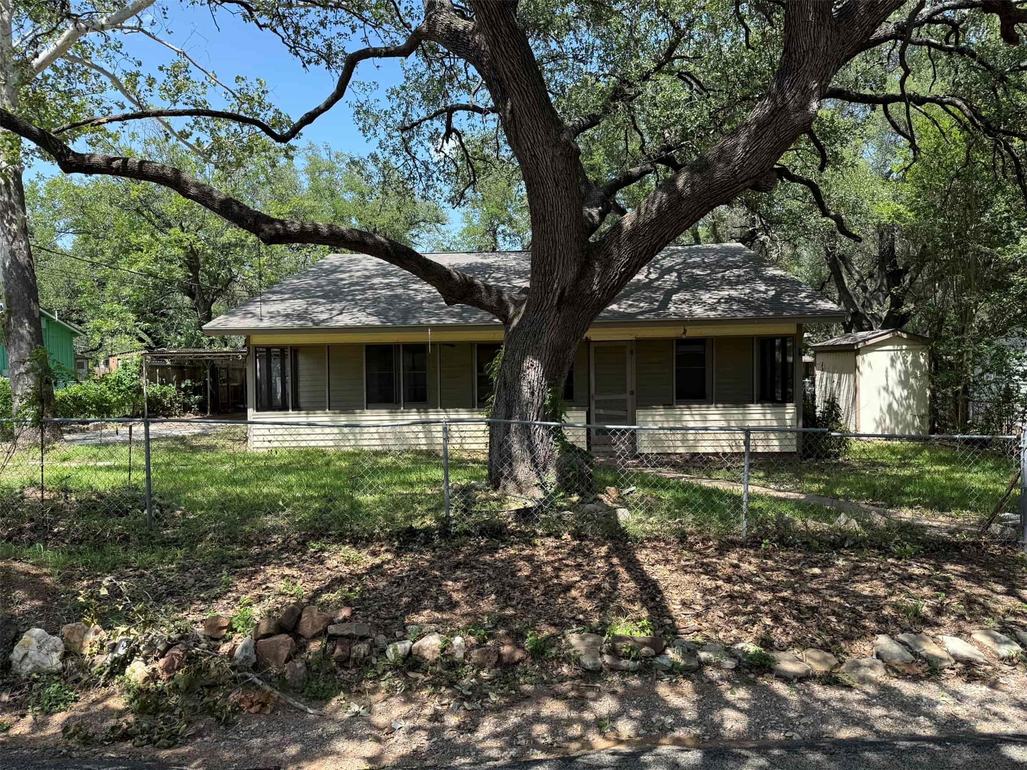 145 Rock Blf, Kingsland, TX 78639