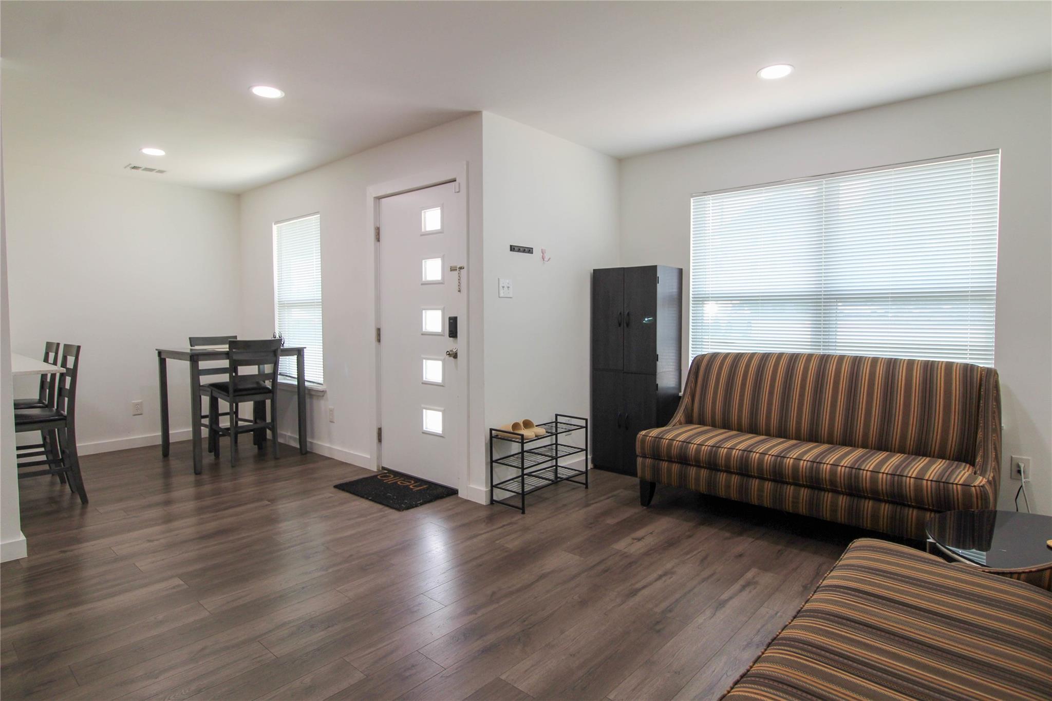 6409 Burns St # 104, Austin, TX 78752