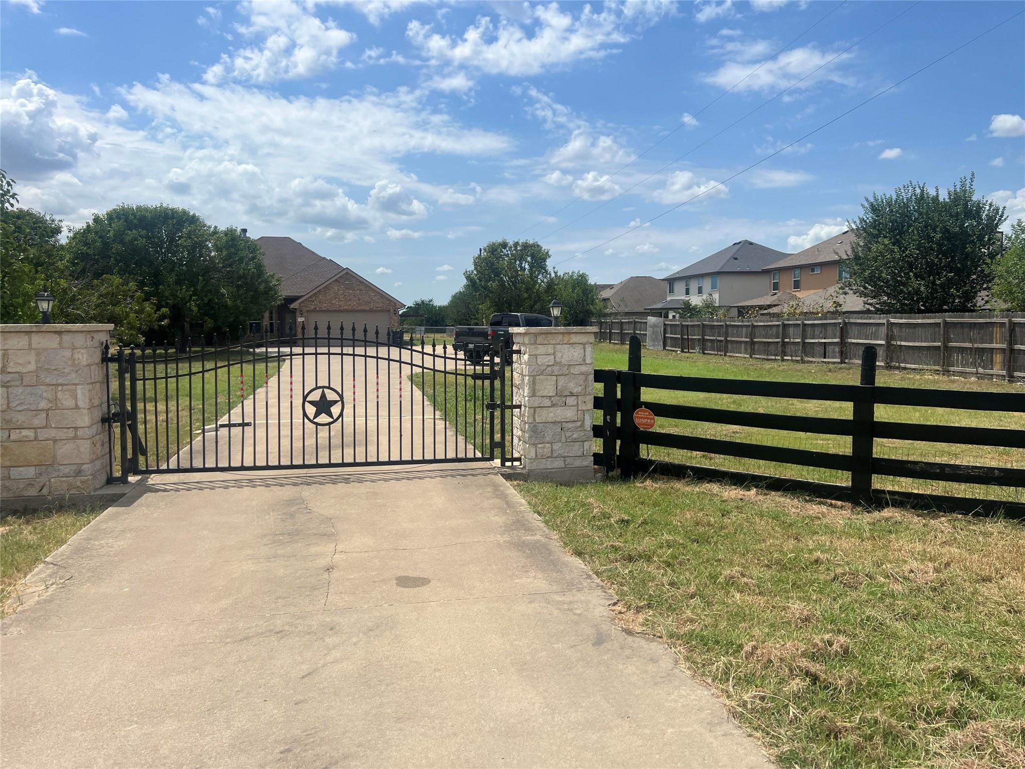 1100 County Road 313 Rd, Jarrell, TX 76537