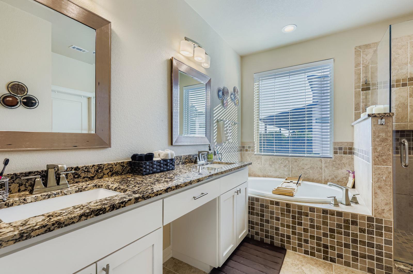 19004 Mariners Pt, Lago Vista, TX 78645