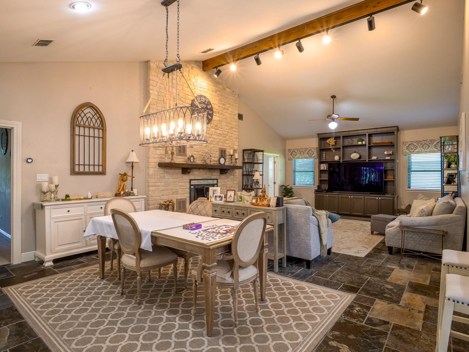 313 Meadowlakes Dr, Meadowlakes, TX 78654