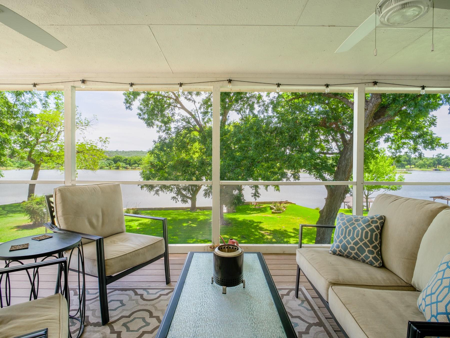 313 Meadowlakes Dr, Meadowlakes, TX 78654