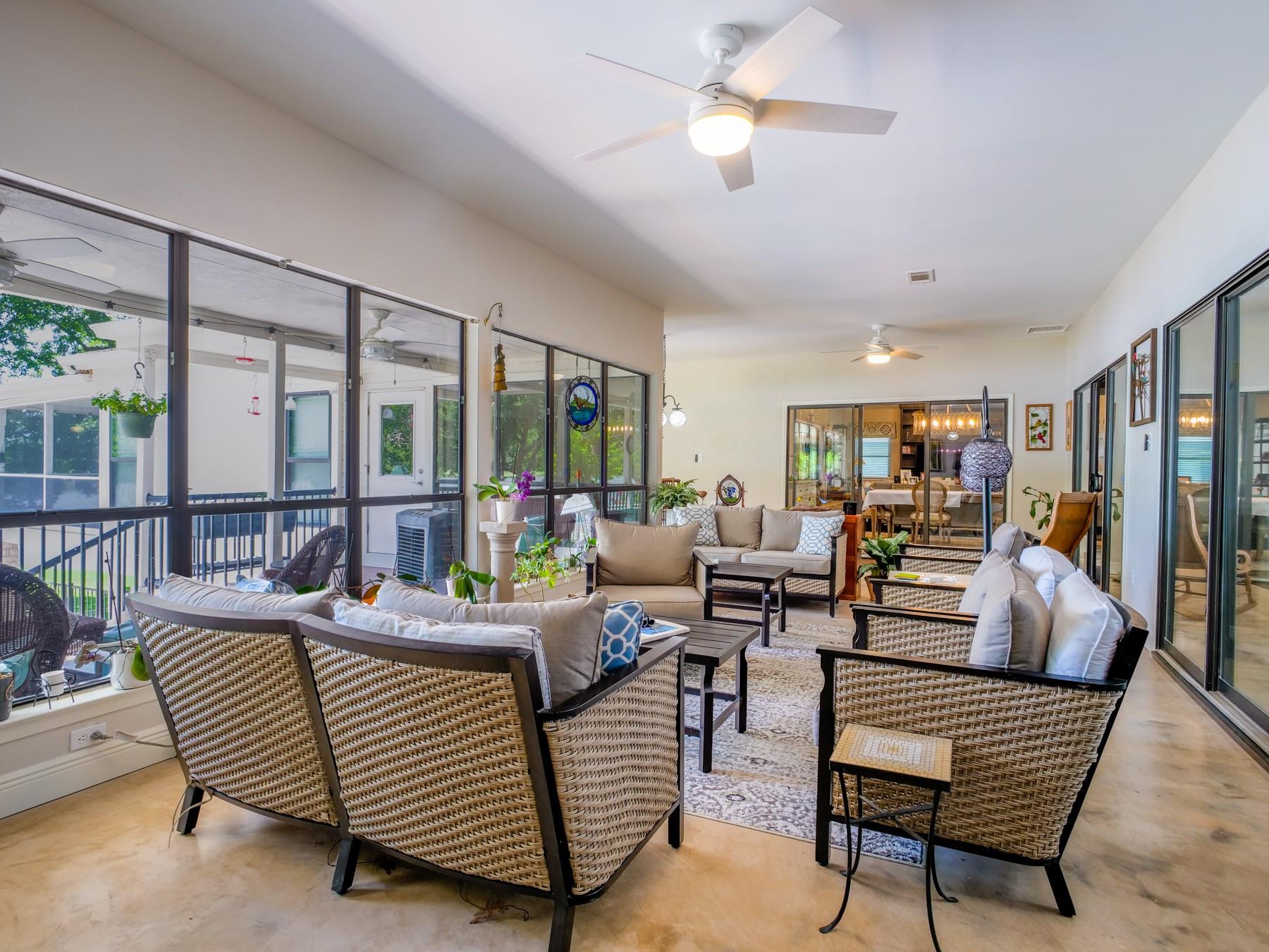 313 Meadowlakes Dr, Meadowlakes, TX 78654