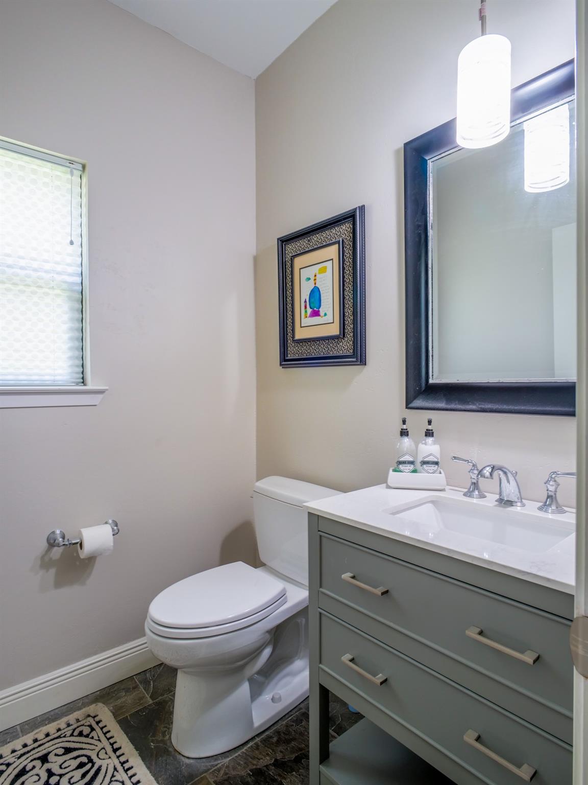 313 Meadowlakes Dr, Meadowlakes, TX 78654