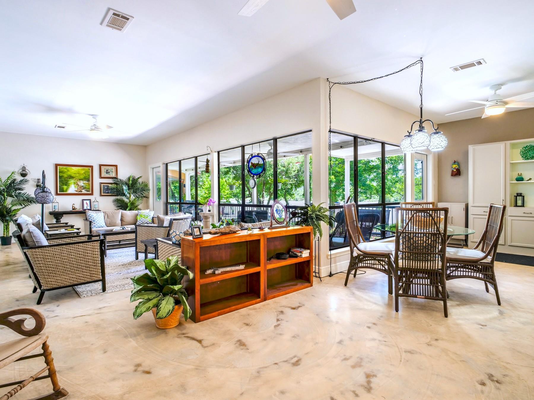 313 Meadowlakes Dr, Meadowlakes, TX 78654