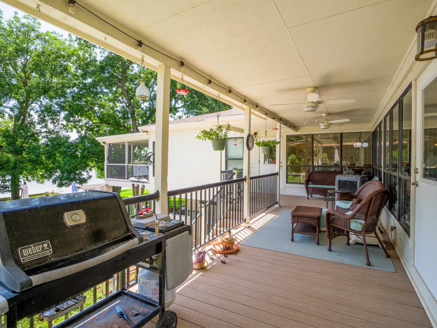 313 Meadowlakes Dr, Meadowlakes, TX 78654