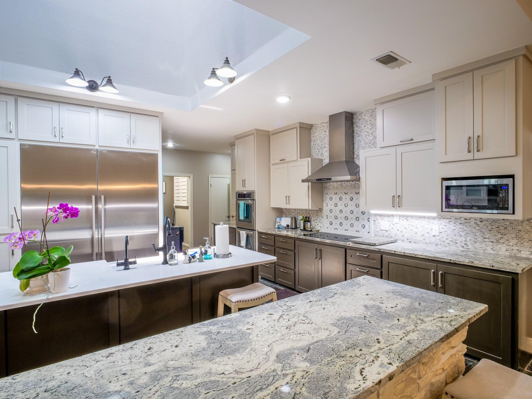 313 Meadowlakes Dr, Meadowlakes, TX 78654