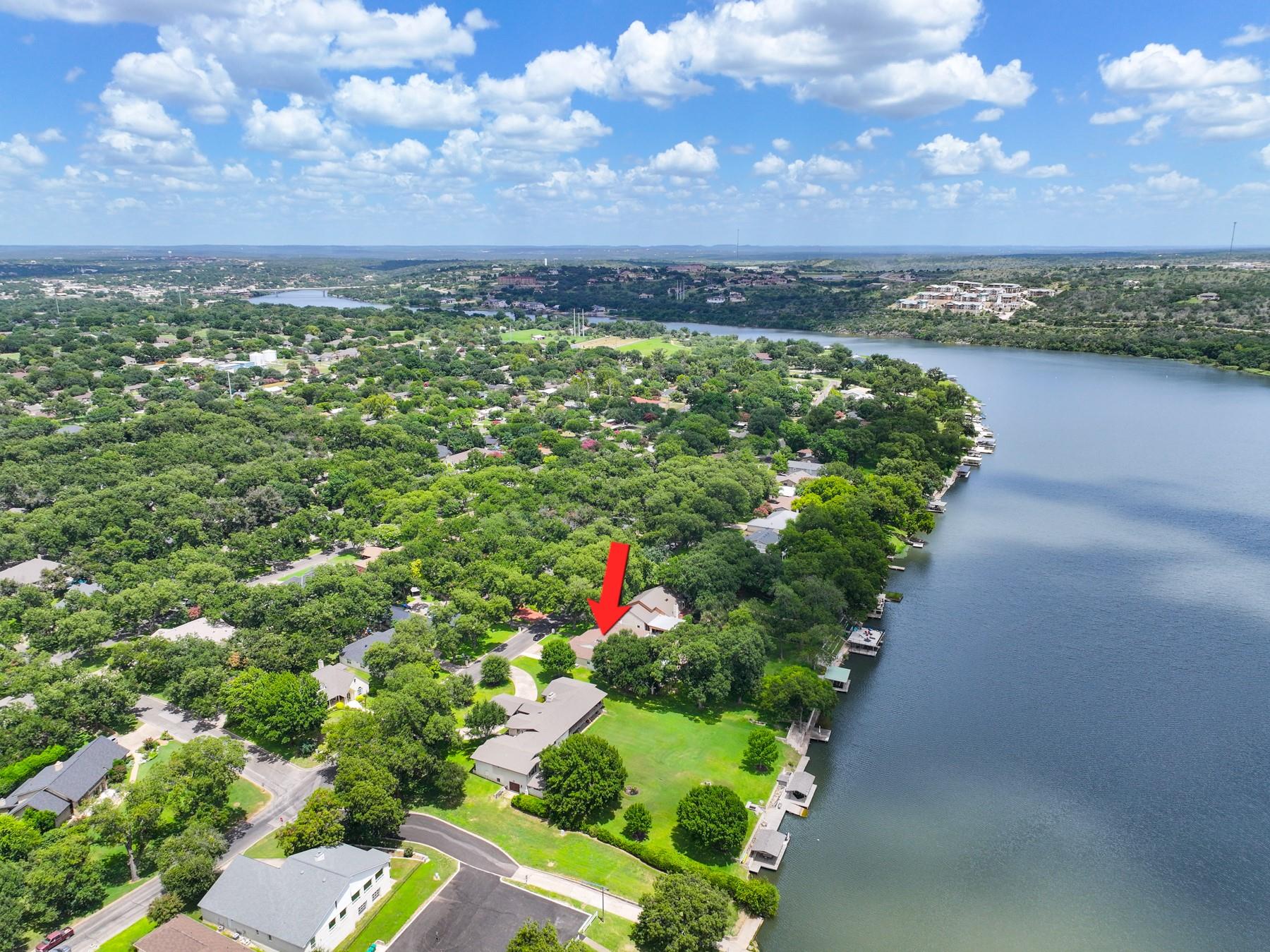 313 Meadowlakes Dr, Meadowlakes, TX 78654