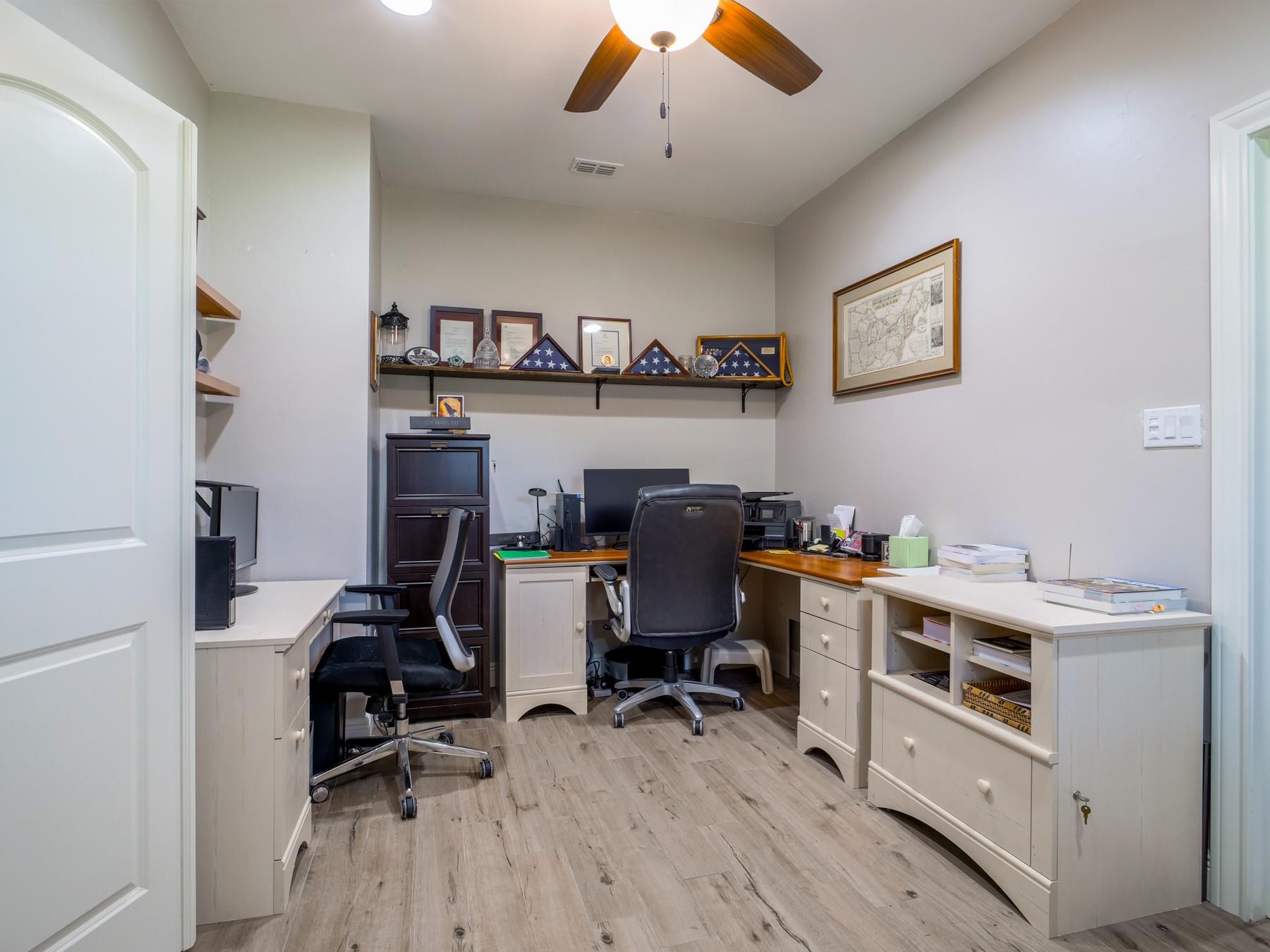 313 Meadowlakes Dr, Meadowlakes, TX 78654