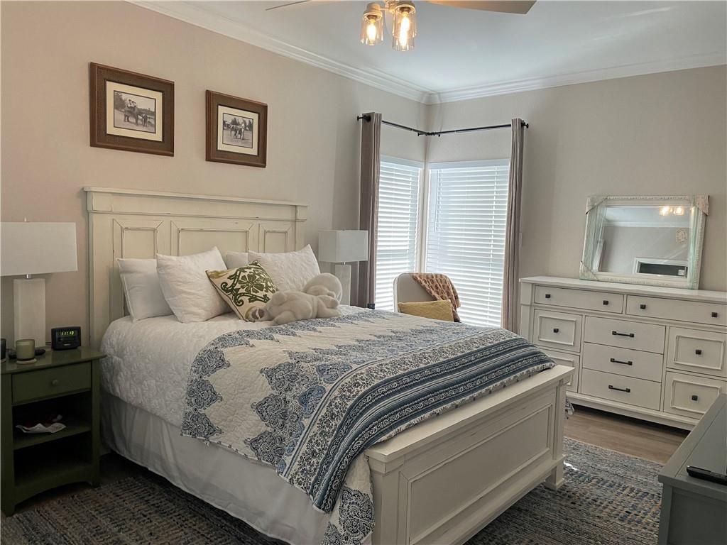 313 Meadowlakes Dr, Meadowlakes, TX 78654