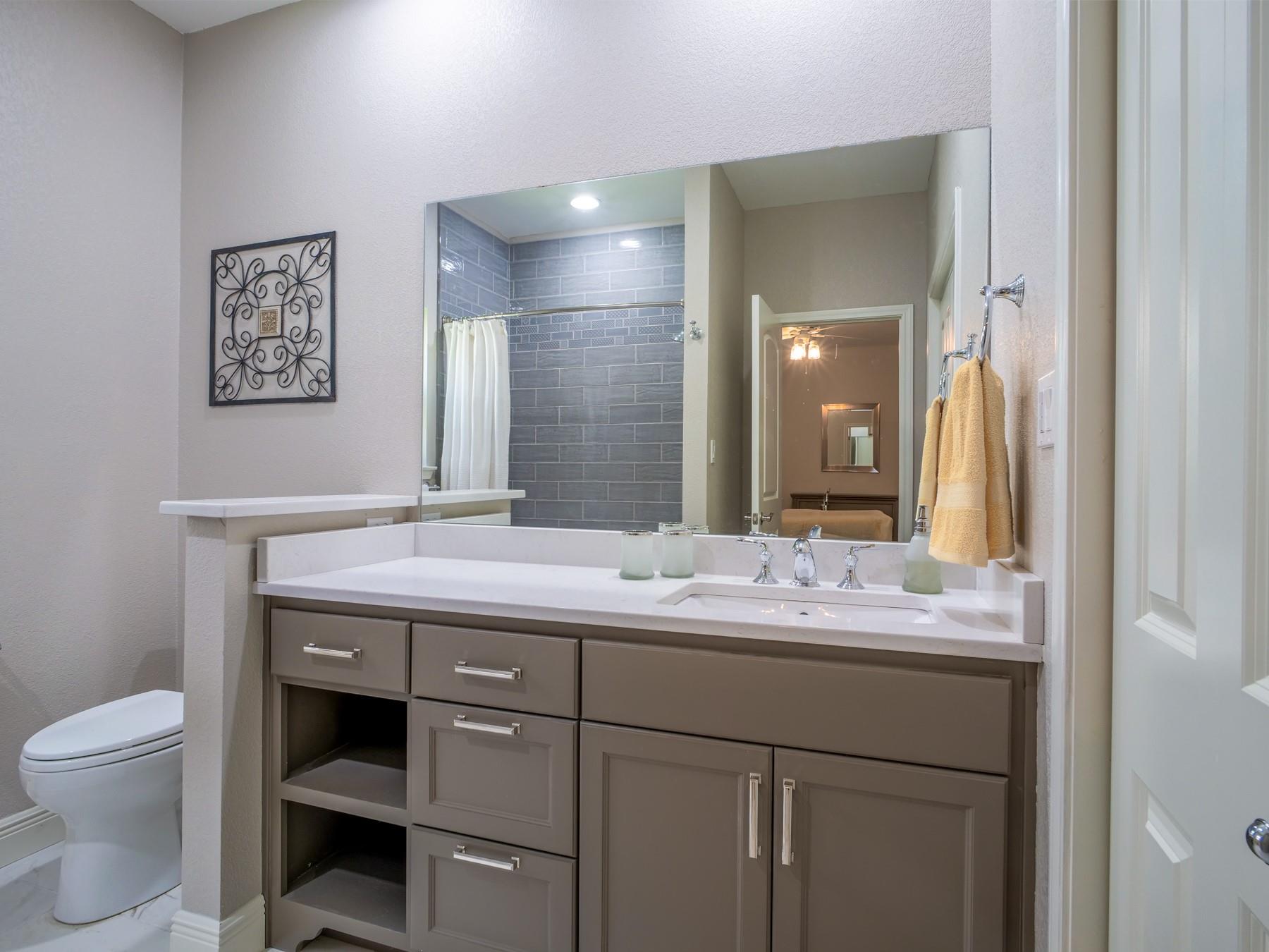 313 Meadowlakes Dr, Meadowlakes, TX 78654