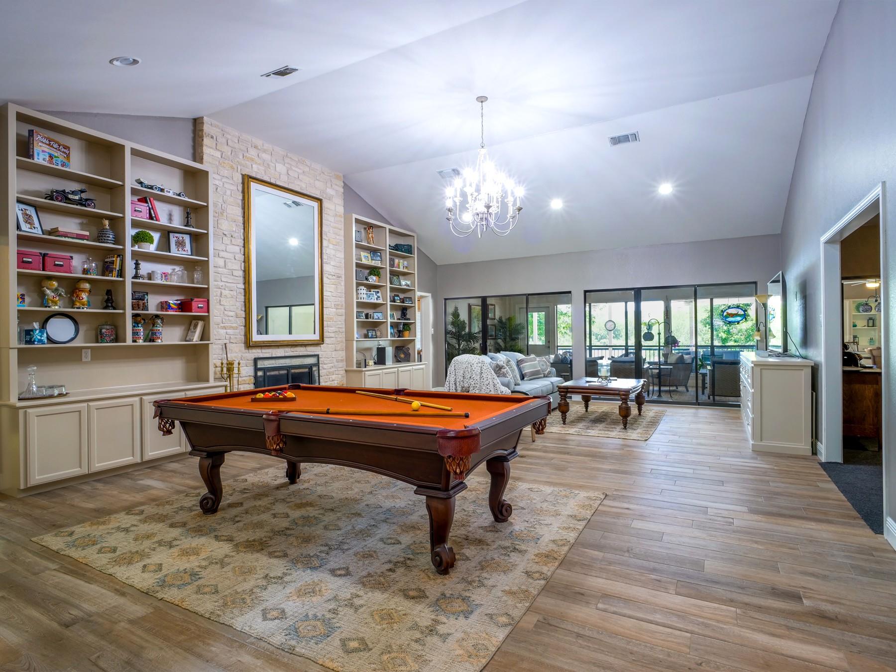 313 Meadowlakes Dr, Meadowlakes, TX 78654