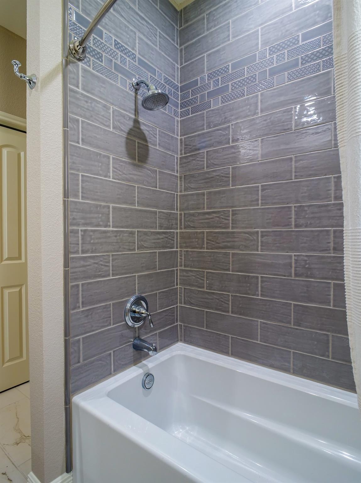 313 Meadowlakes Dr, Meadowlakes, TX 78654