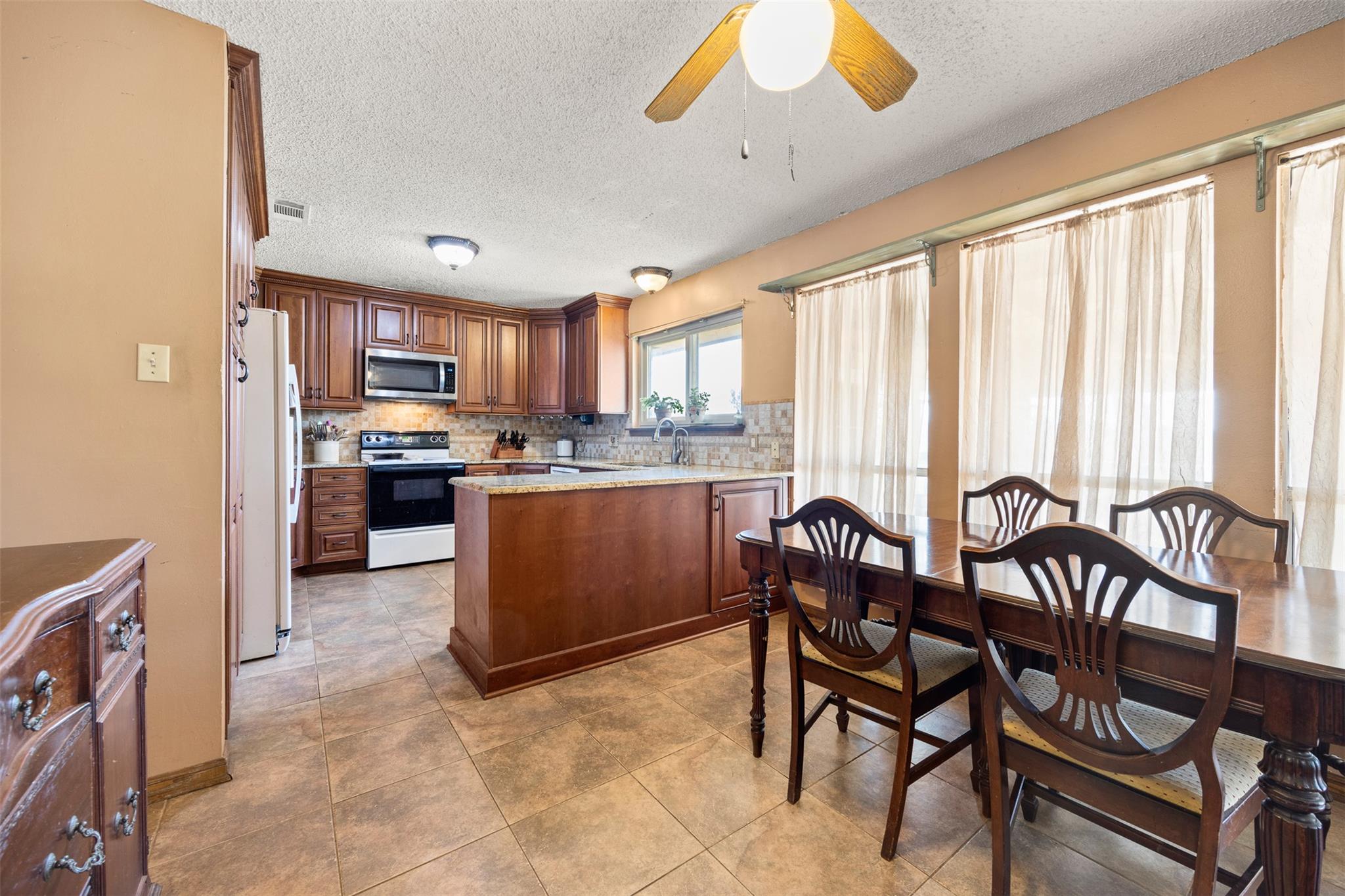 300 Oak Springs Dr, Dripping Springs, TX 78620