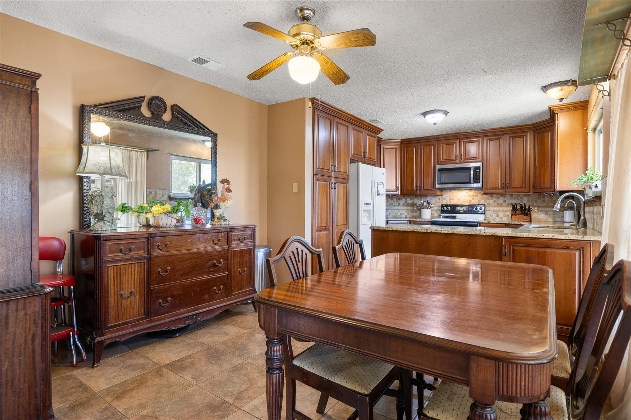 300 Oak Springs Dr, Dripping Springs, TX 78620