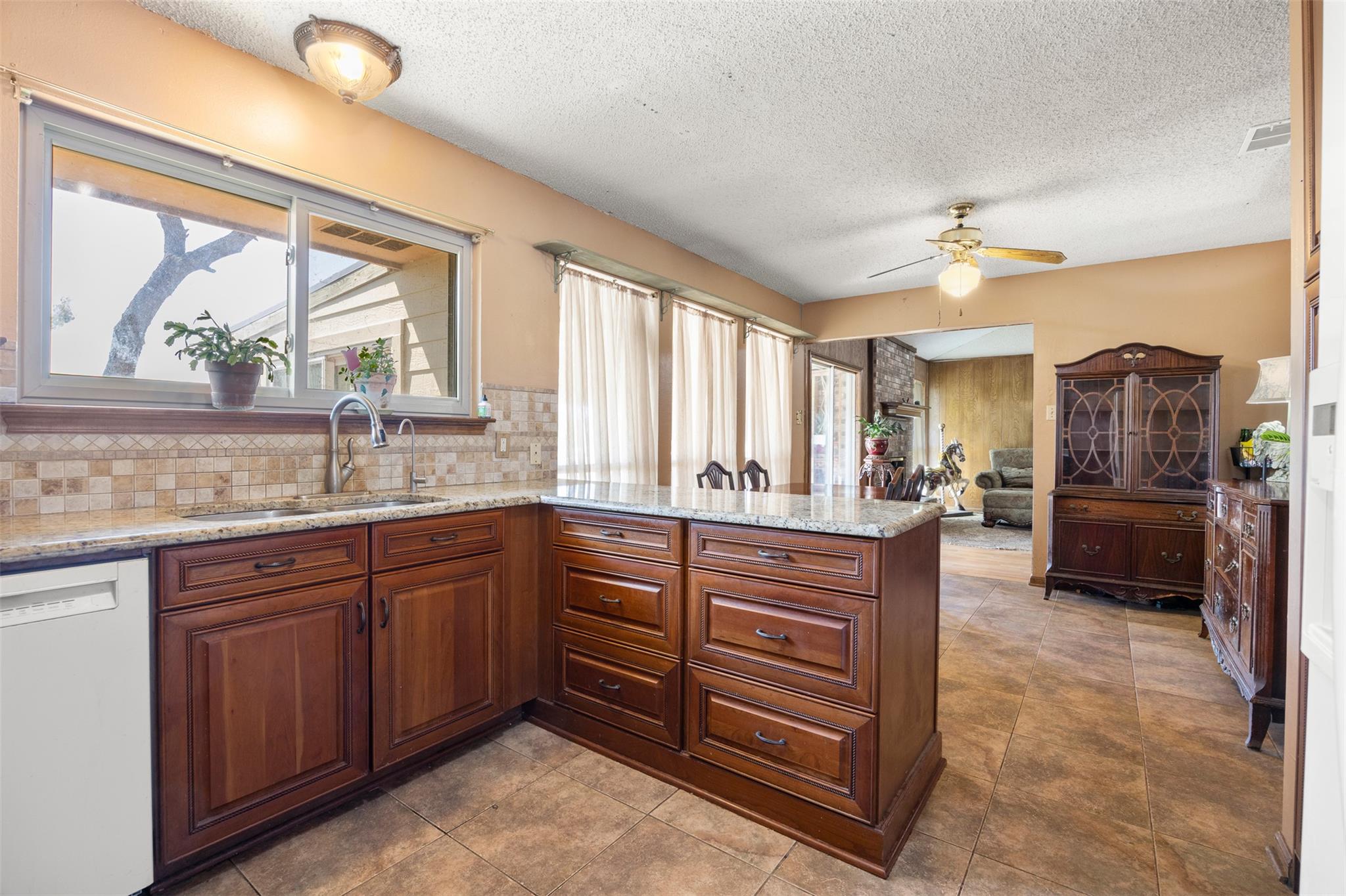 300 Oak Springs Dr, Dripping Springs, TX 78620