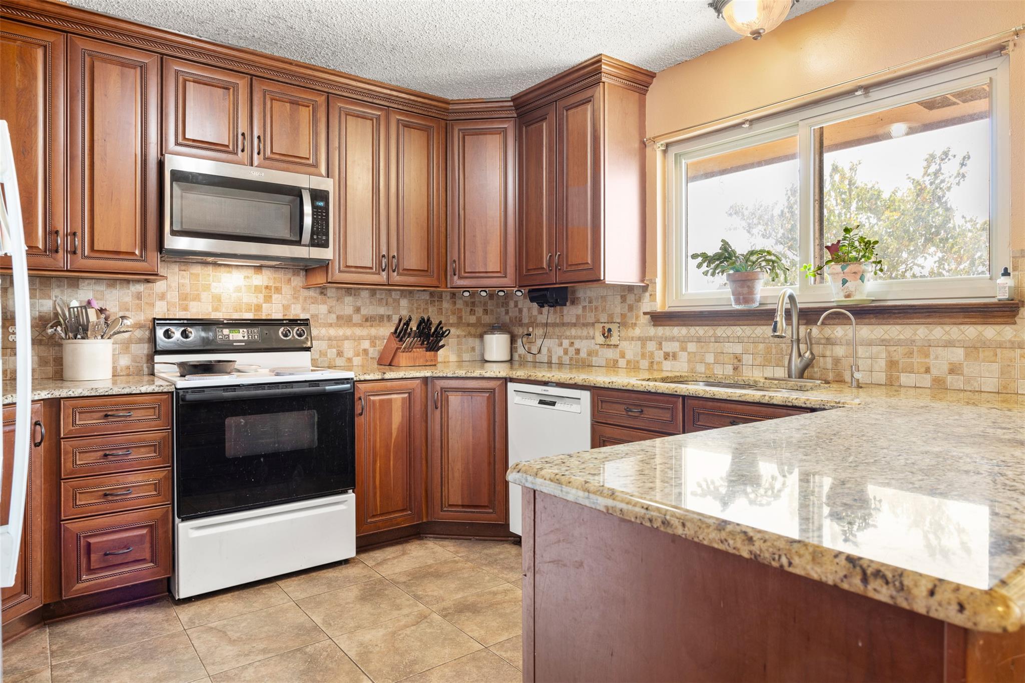 300 Oak Springs Dr, Dripping Springs, TX 78620