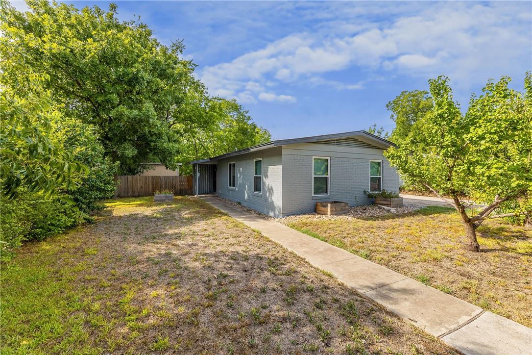 1009 Field St, San Marcos, TX 78666