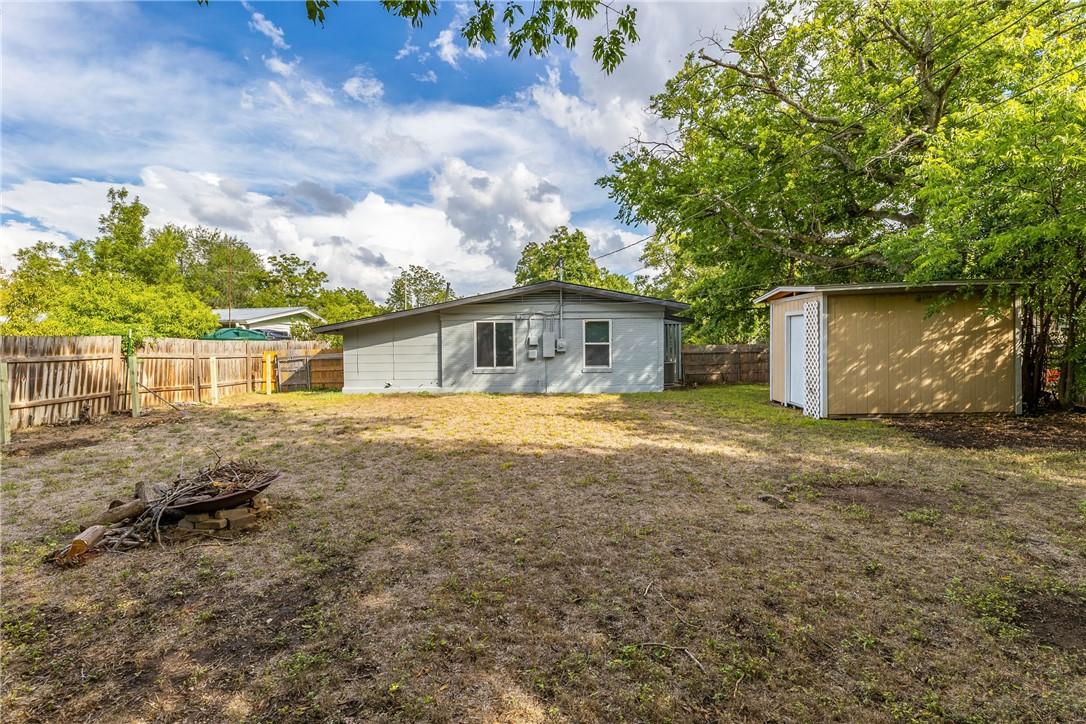 1009 Field St, San Marcos, TX 78666