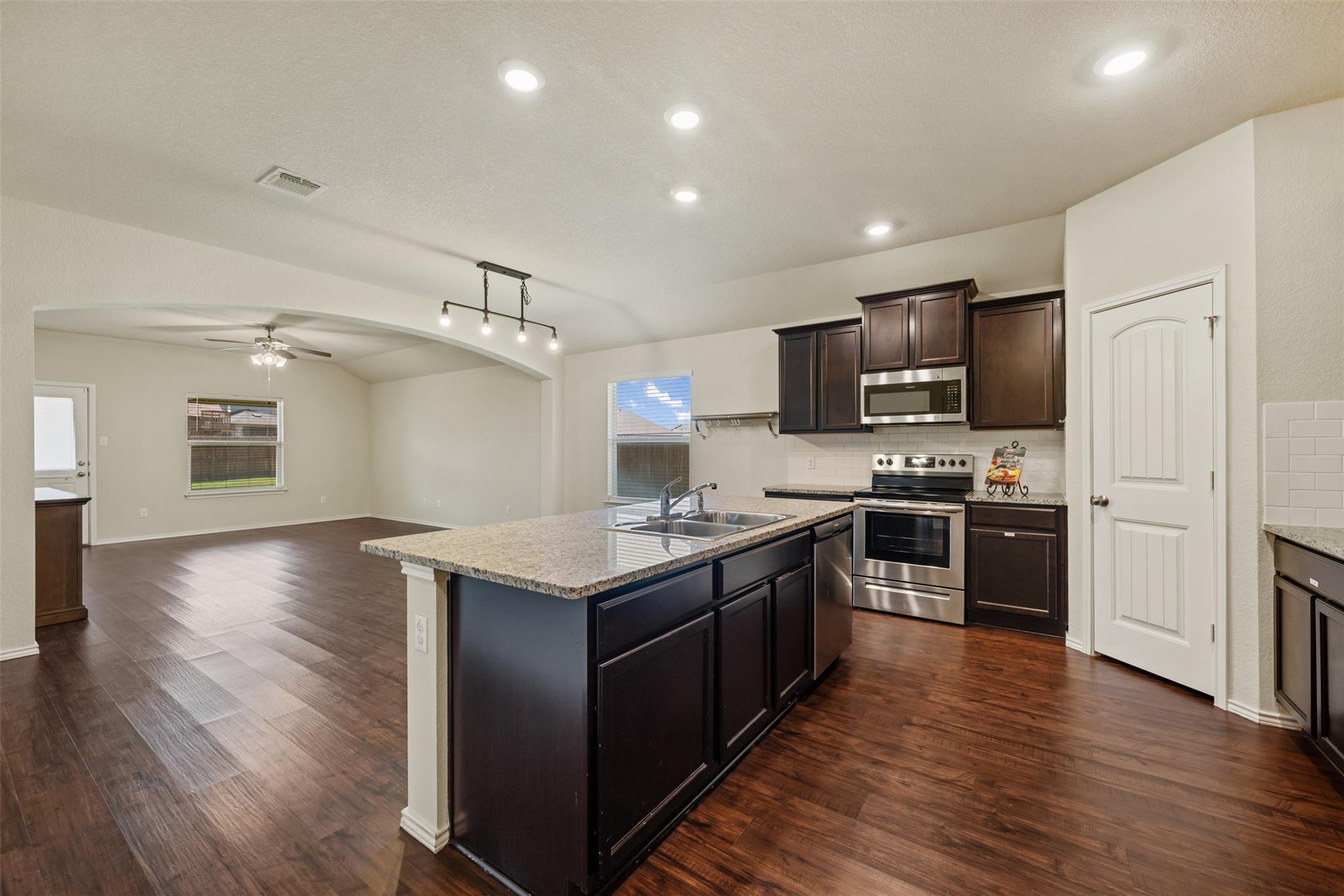 152 Beth Ann Loop, Taylor, TX 76574