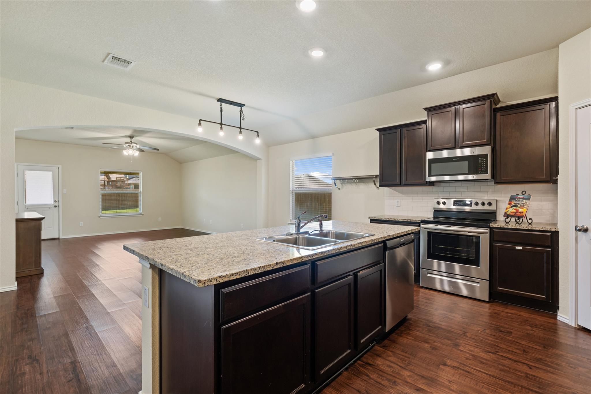 152 Beth Ann Loop, Taylor, TX 76574