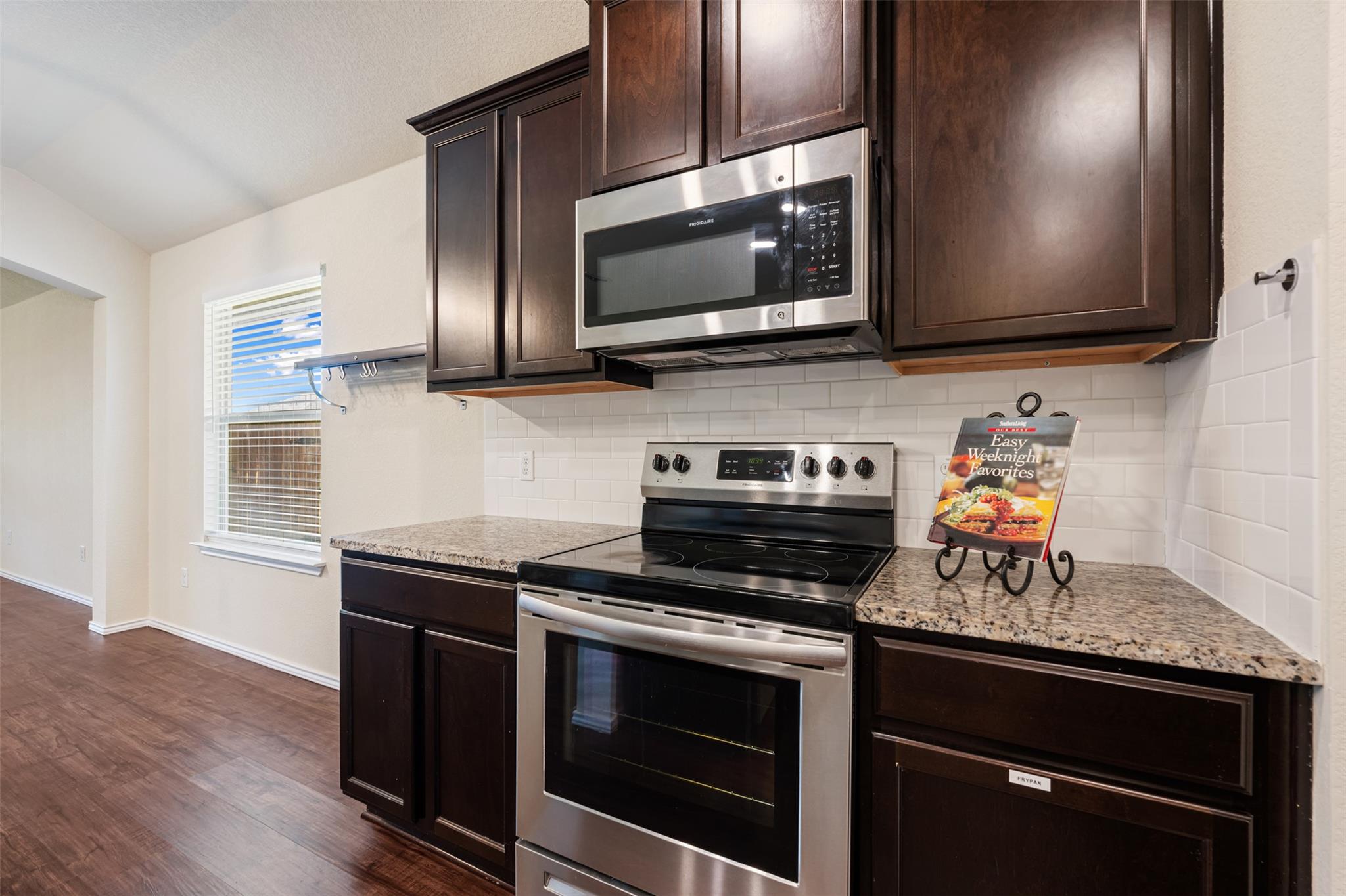 152 Beth Ann Loop, Taylor, TX 76574