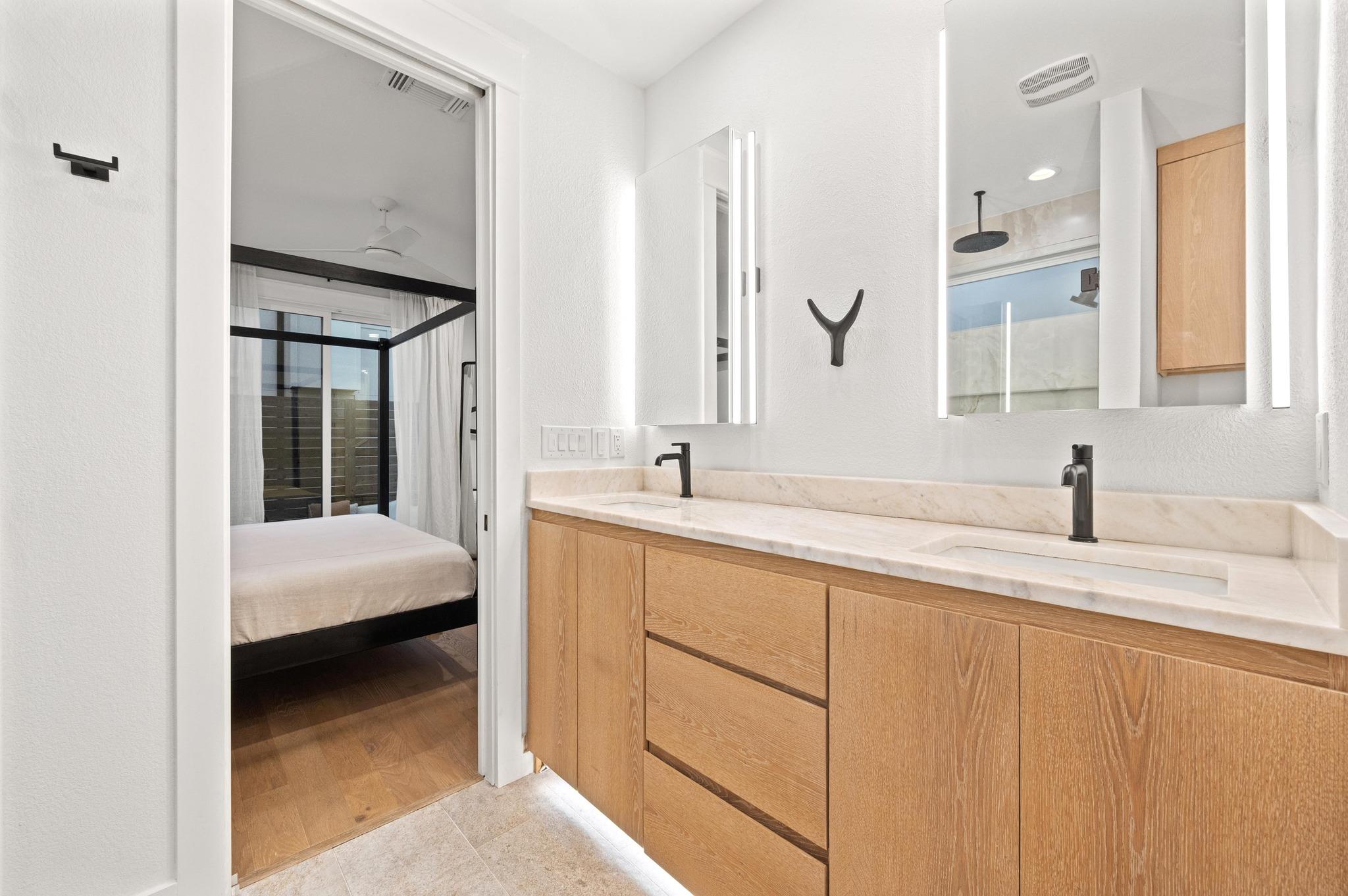 2104 E 2nd St # 1, Austin, TX 78702