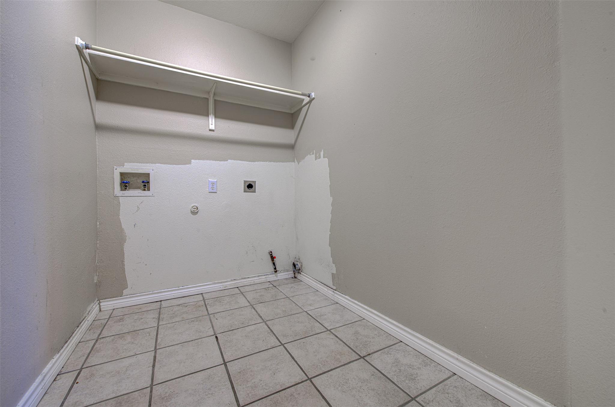 1817 Rosenborough Ln N, Round Rock, TX 78665