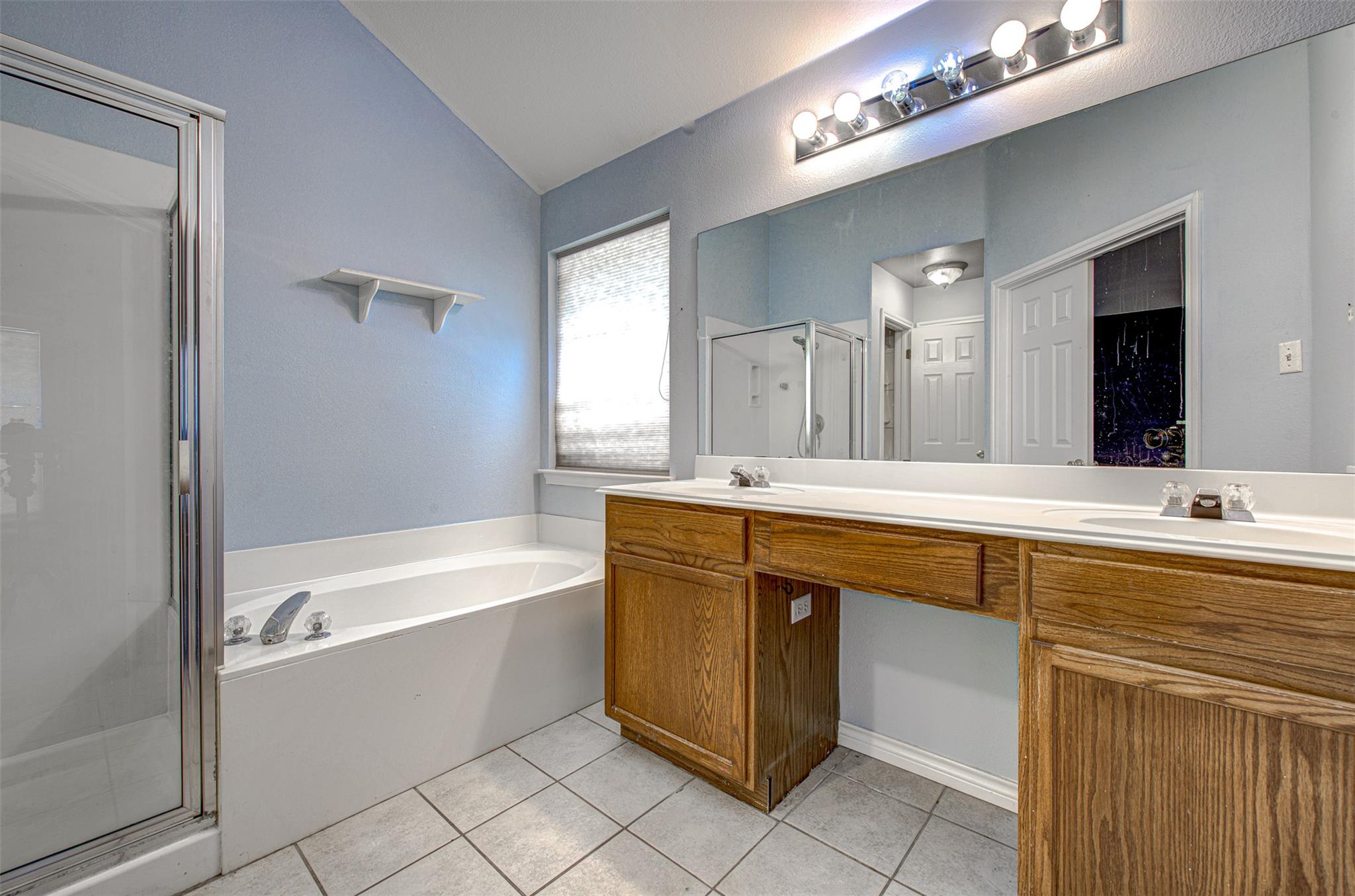 1817 Rosenborough Ln N, Round Rock, TX 78665