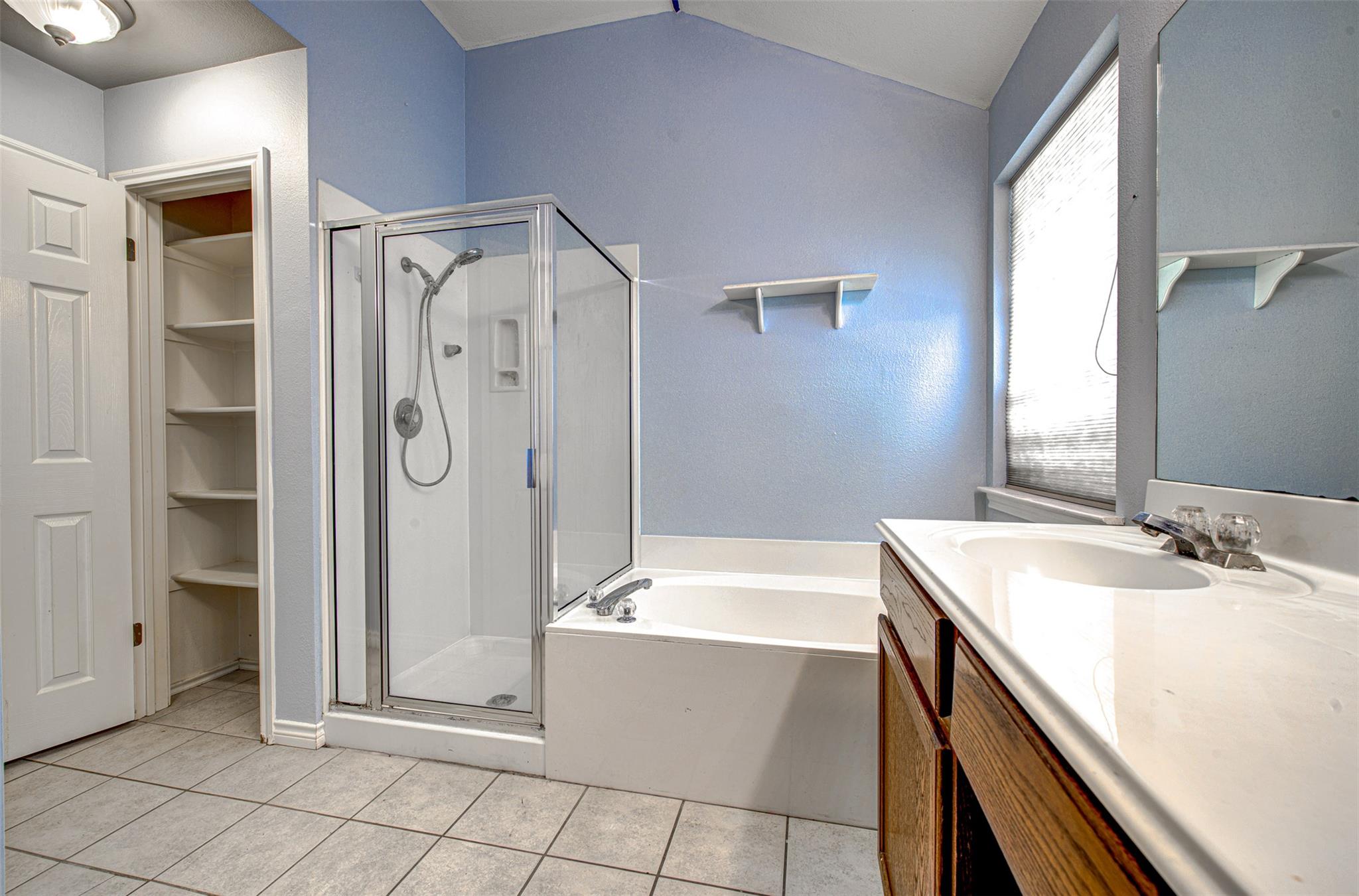 1817 Rosenborough Ln N, Round Rock, TX 78665