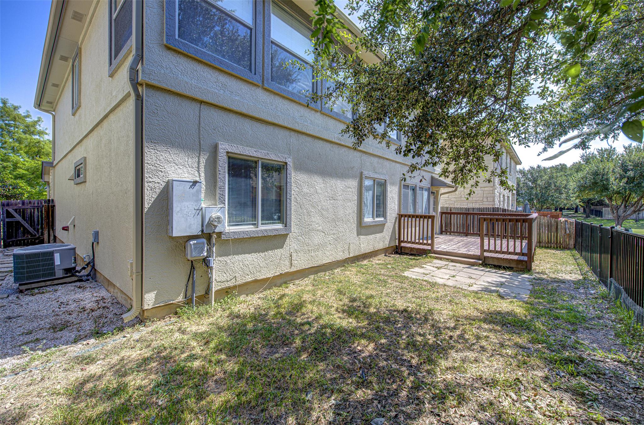 1817 Rosenborough Ln N, Round Rock, TX 78665