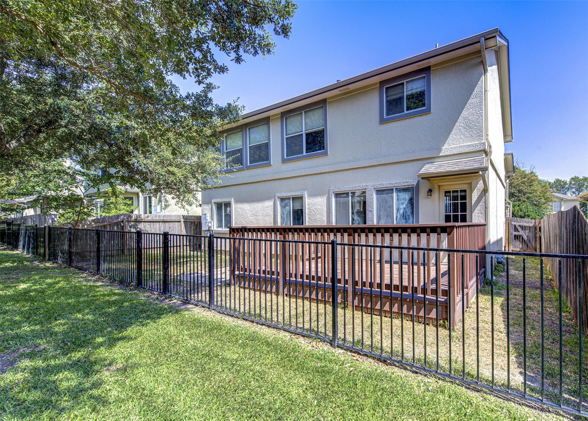 1817 Rosenborough Ln N, Round Rock, TX 78665