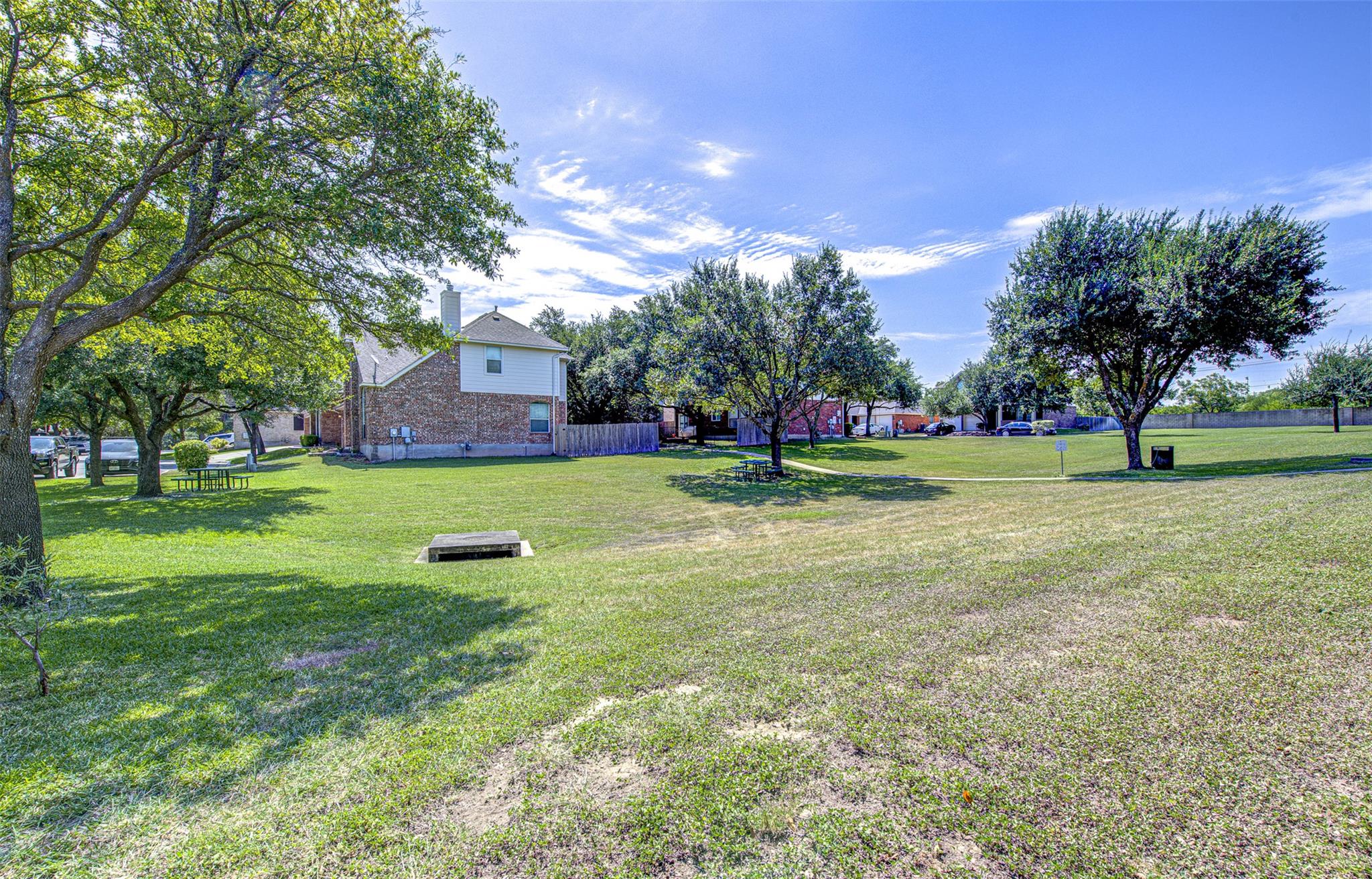 1817 Rosenborough Ln N, Round Rock, TX 78665