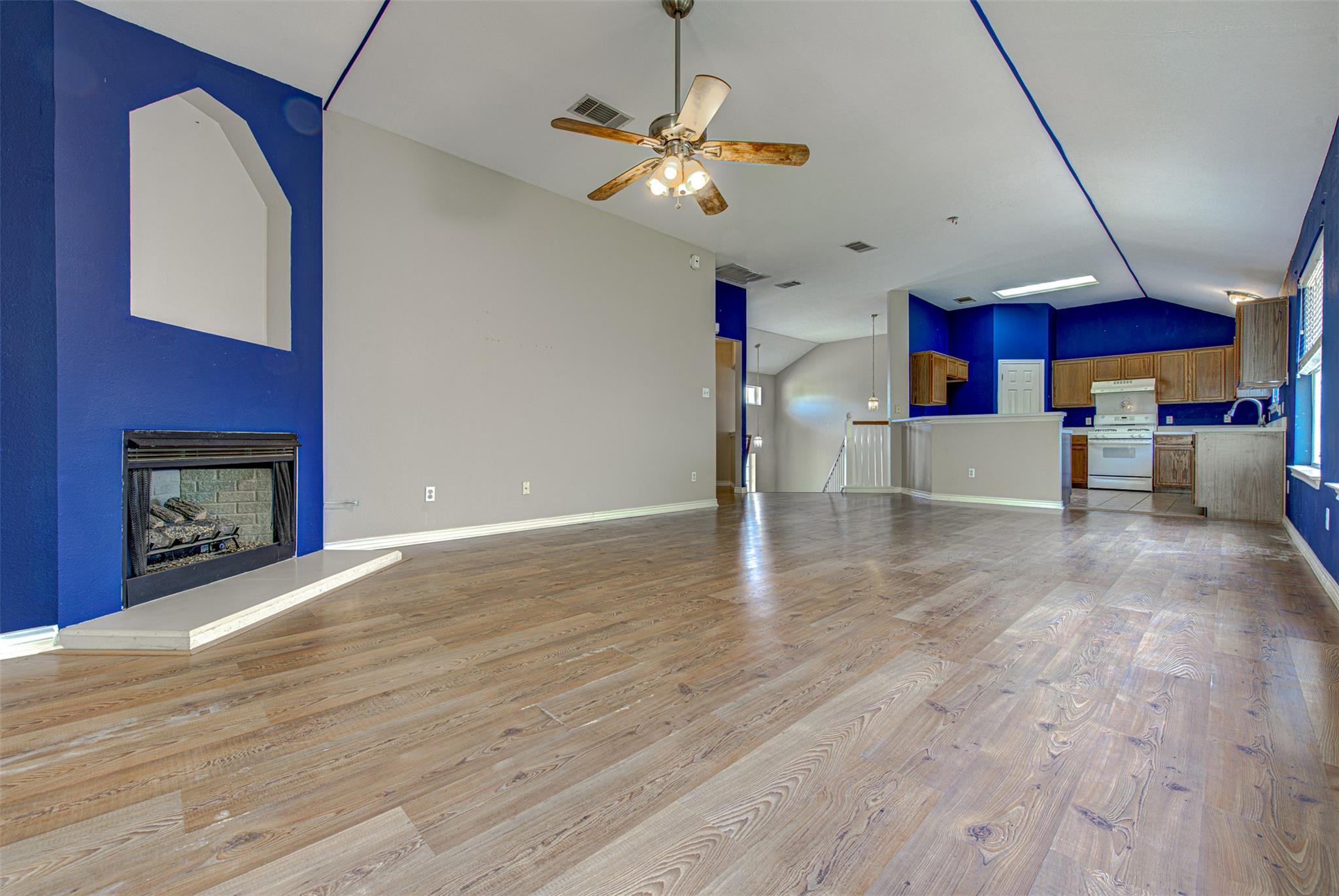 1817 Rosenborough Ln N, Round Rock, TX 78665