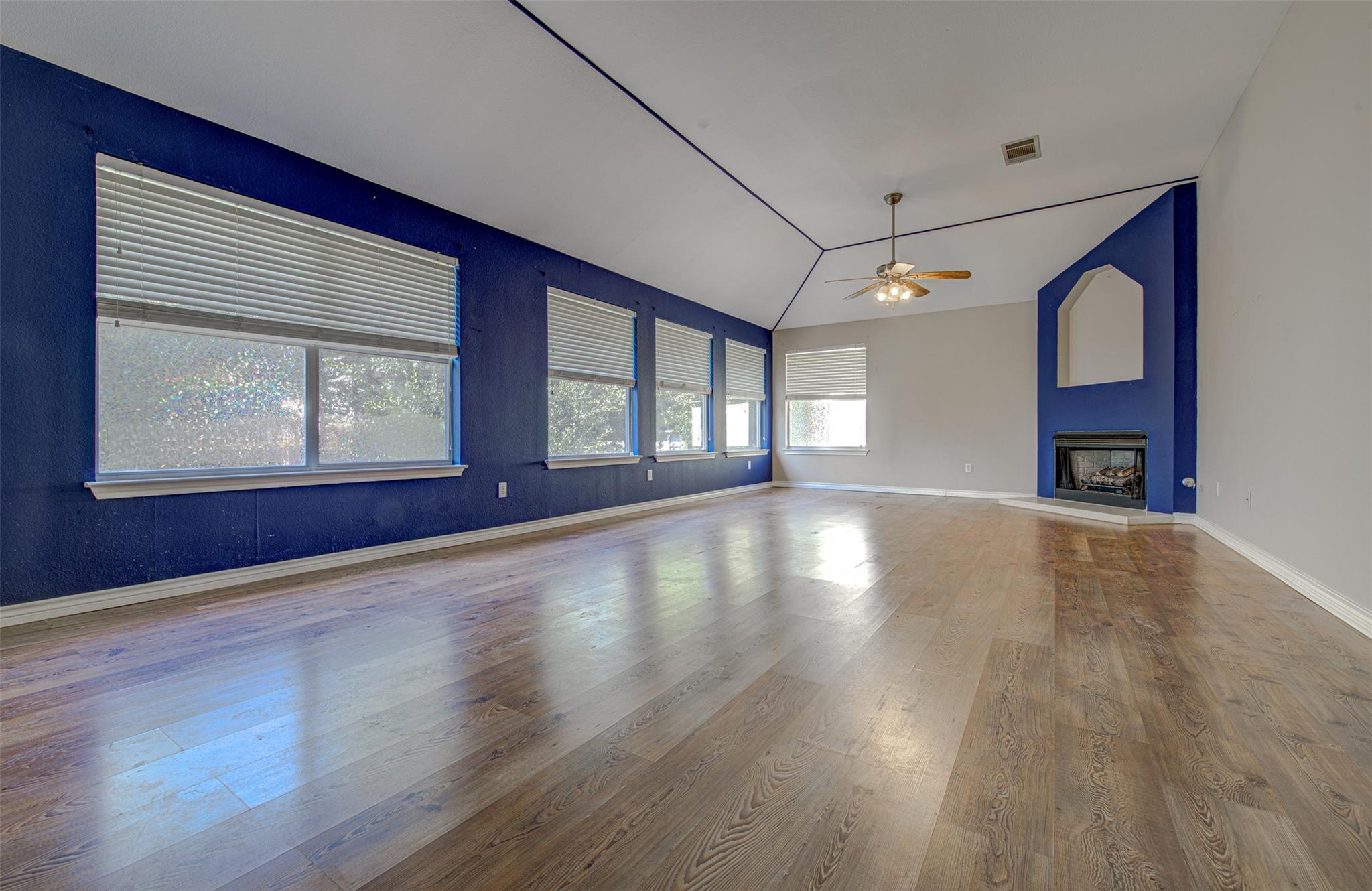 1817 Rosenborough Ln N, Round Rock, TX 78665