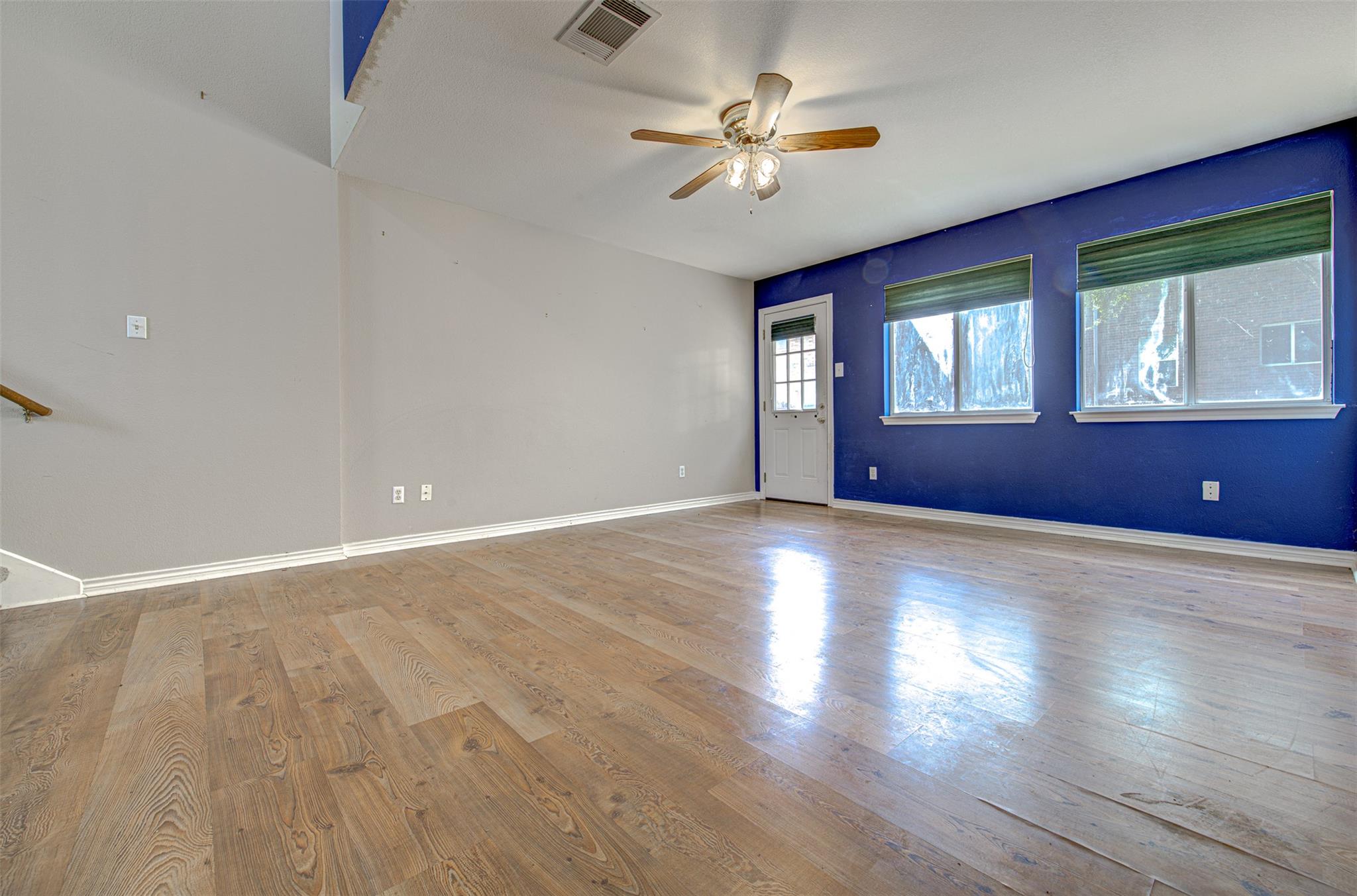 1817 Rosenborough Ln N, Round Rock, TX 78665