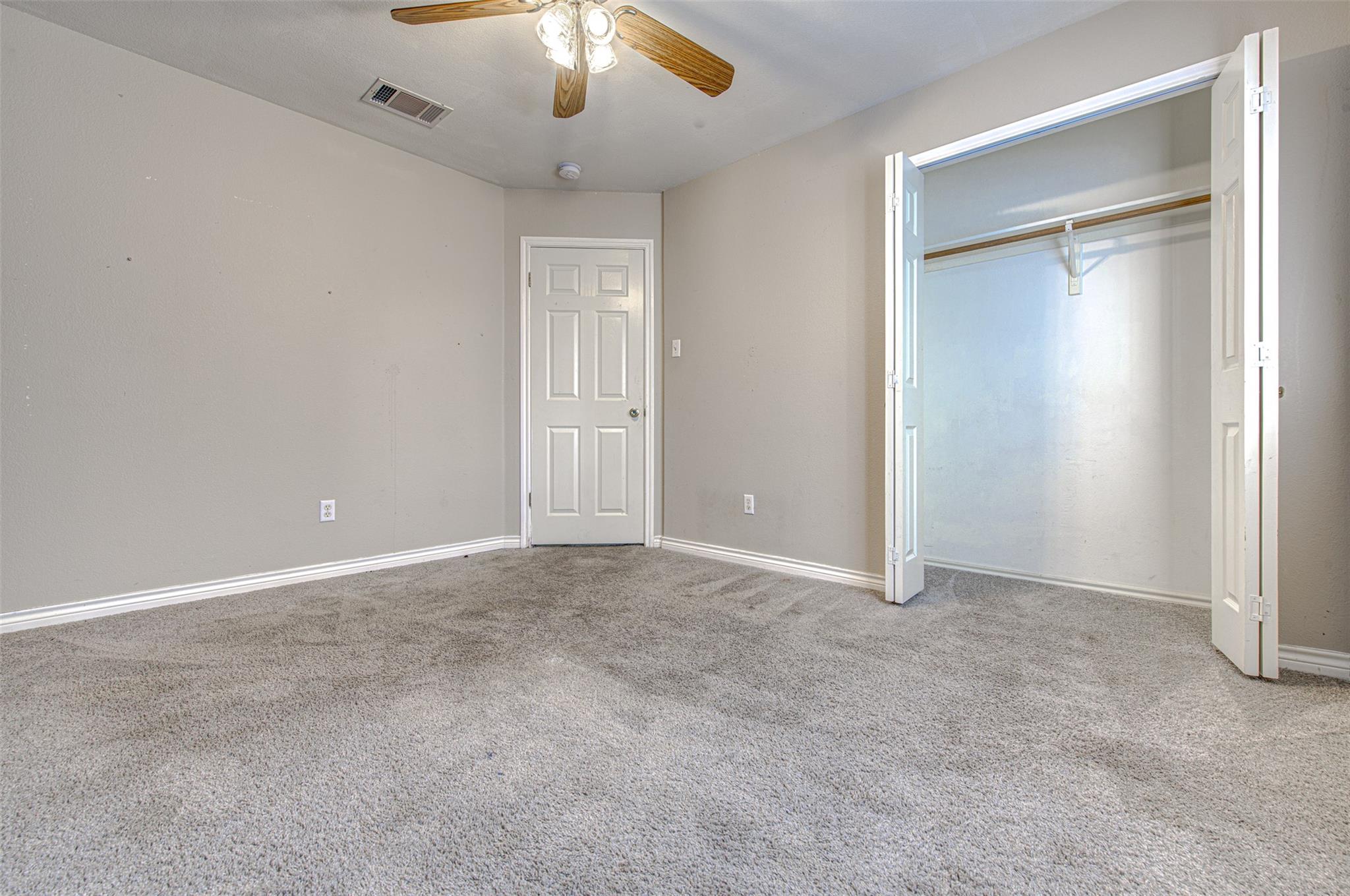 1817 Rosenborough Ln N, Round Rock, TX 78665