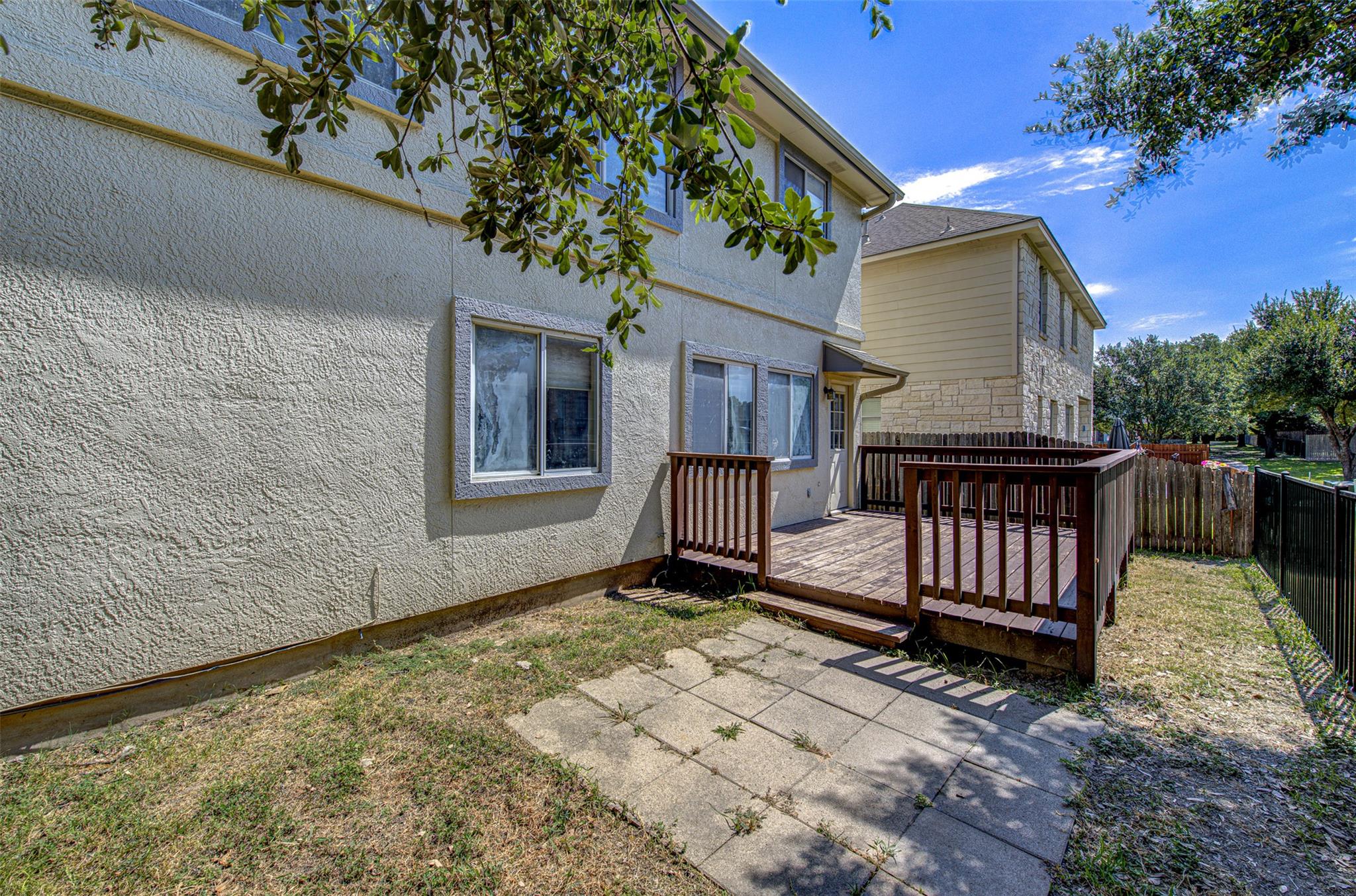 1817 Rosenborough Ln N, Round Rock, TX 78665