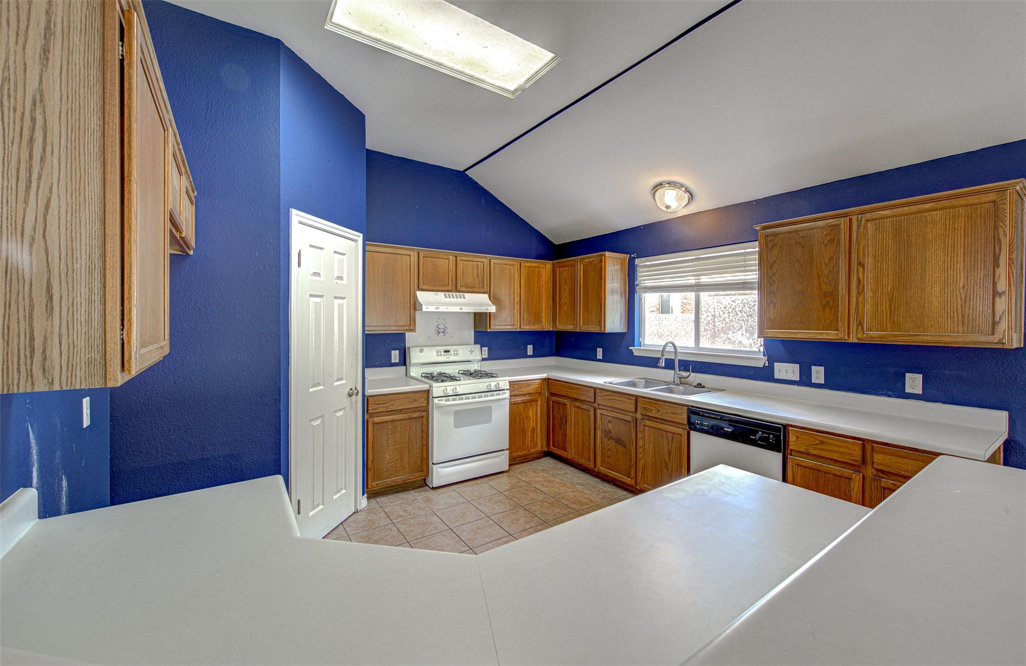 1817 Rosenborough Ln N, Round Rock, TX 78665