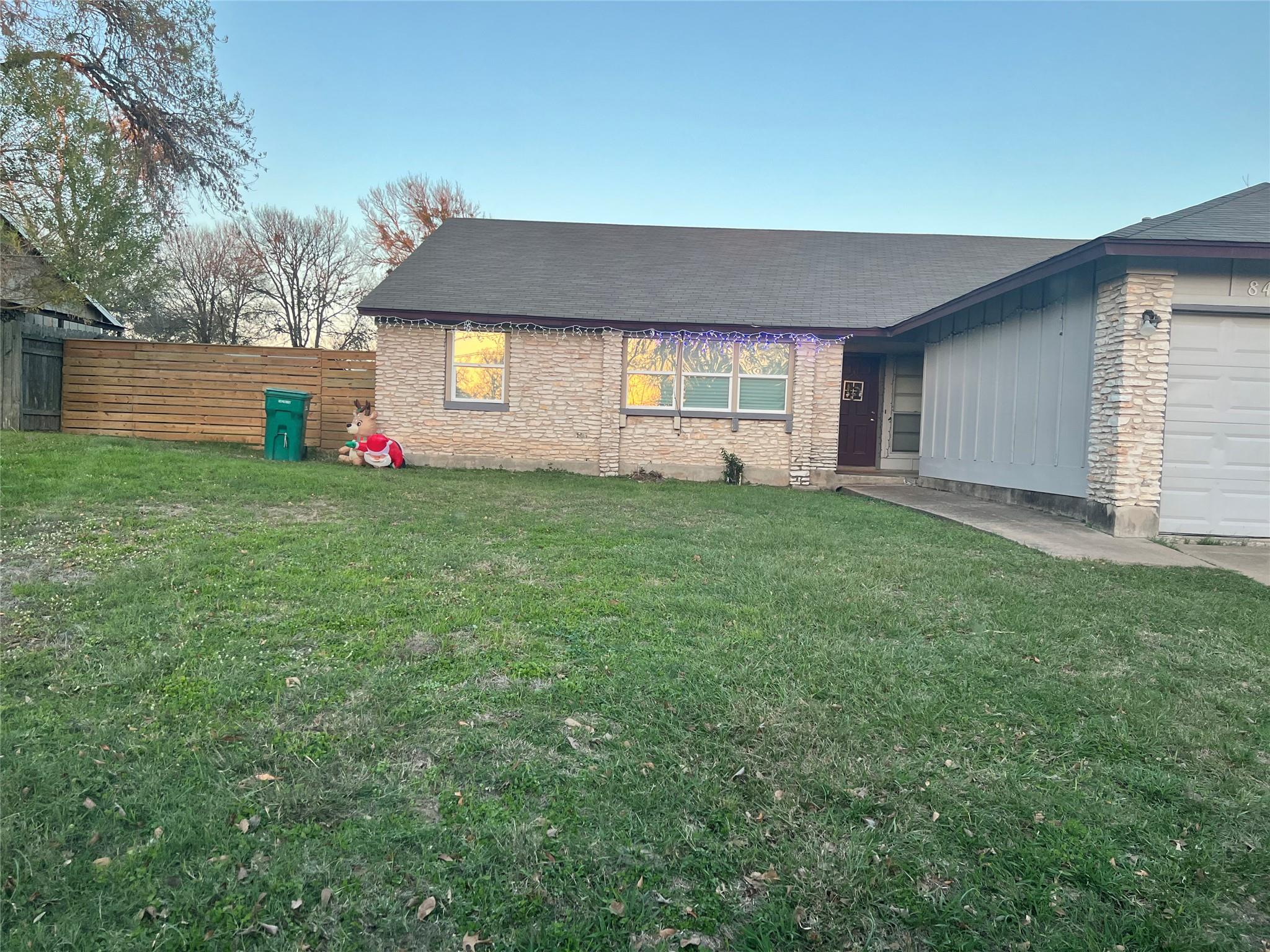 838 N Monroe St # 840, La Grange, TX 78945
