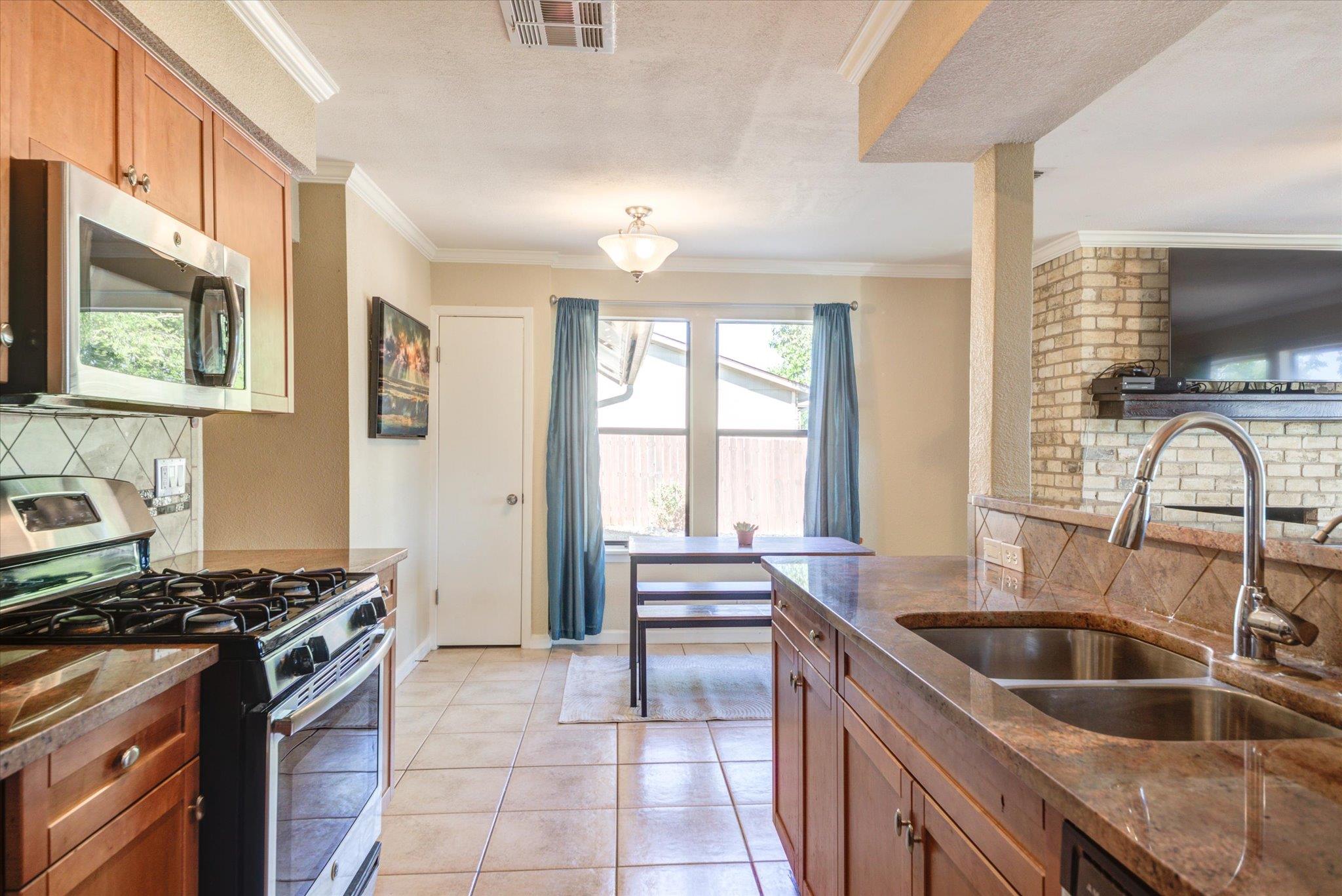 4011 Hillside Dr, Round Rock, TX 78681