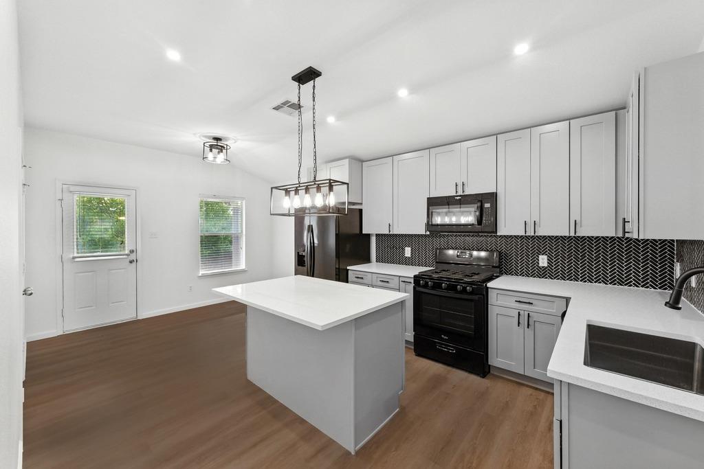 263 Feathergrass Drive, Buda, TX 78610