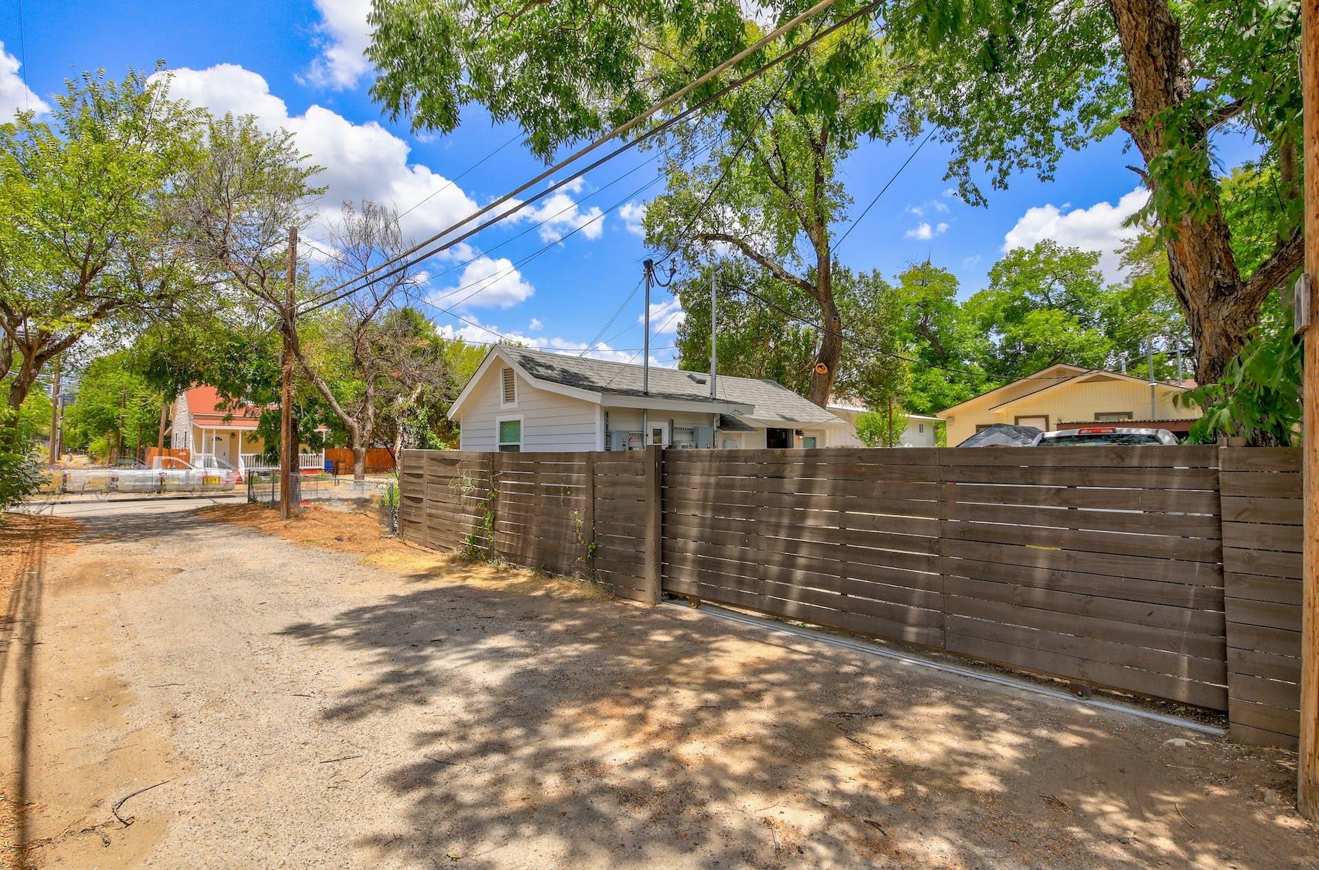 1105 E 3rd St, Austin, TX 78702