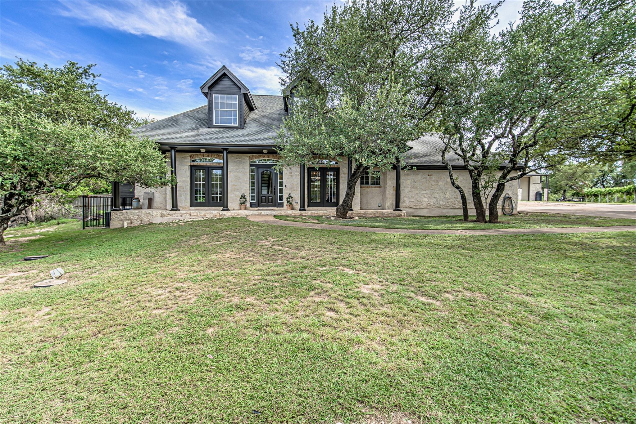 713 OAKWOOD Ln, Dripping Springs, TX 78620
