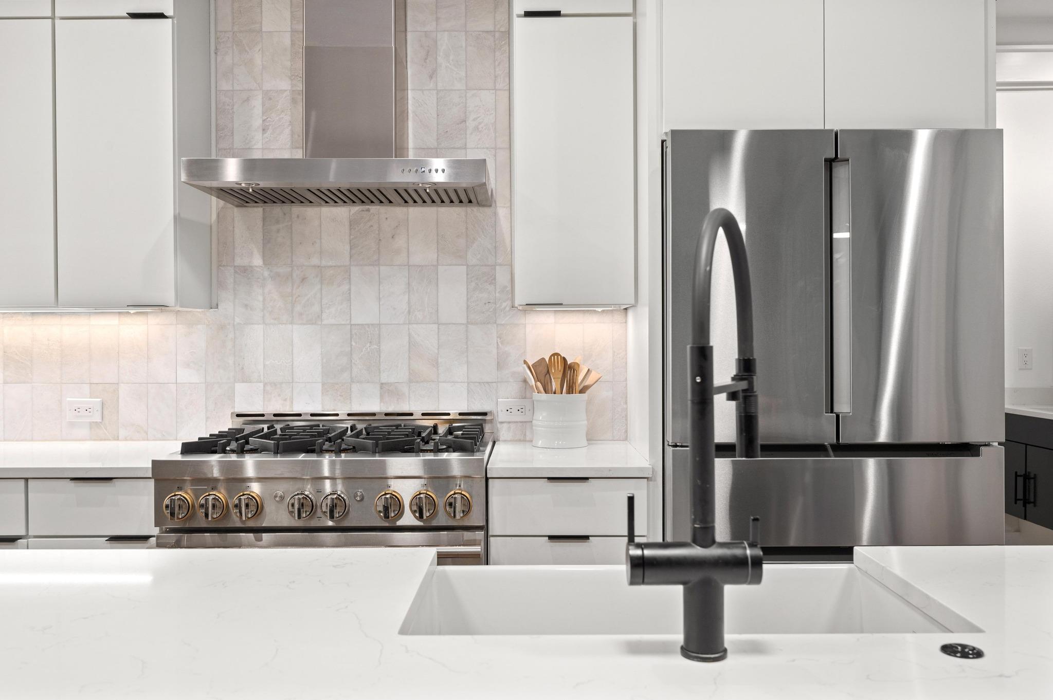 2104 E 2nd St # 1, Austin, TX 78702