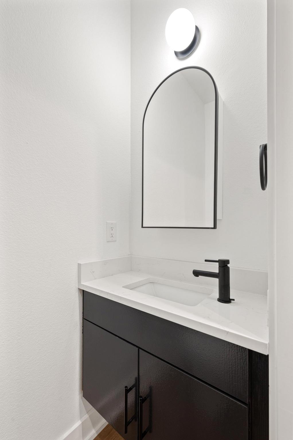 2104 E 2nd St # 1, Austin, TX 78702