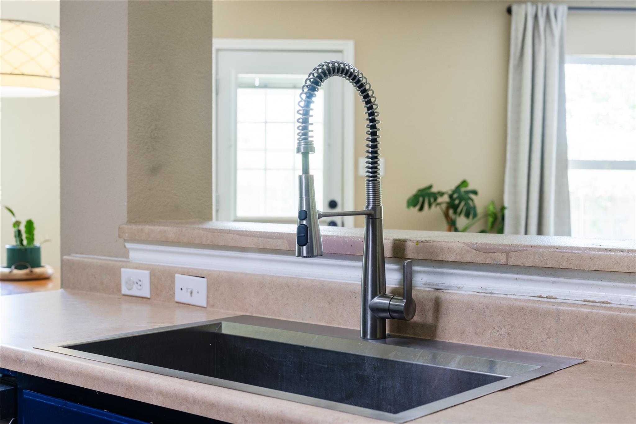 303 Almquist St, Hutto, TX 78634