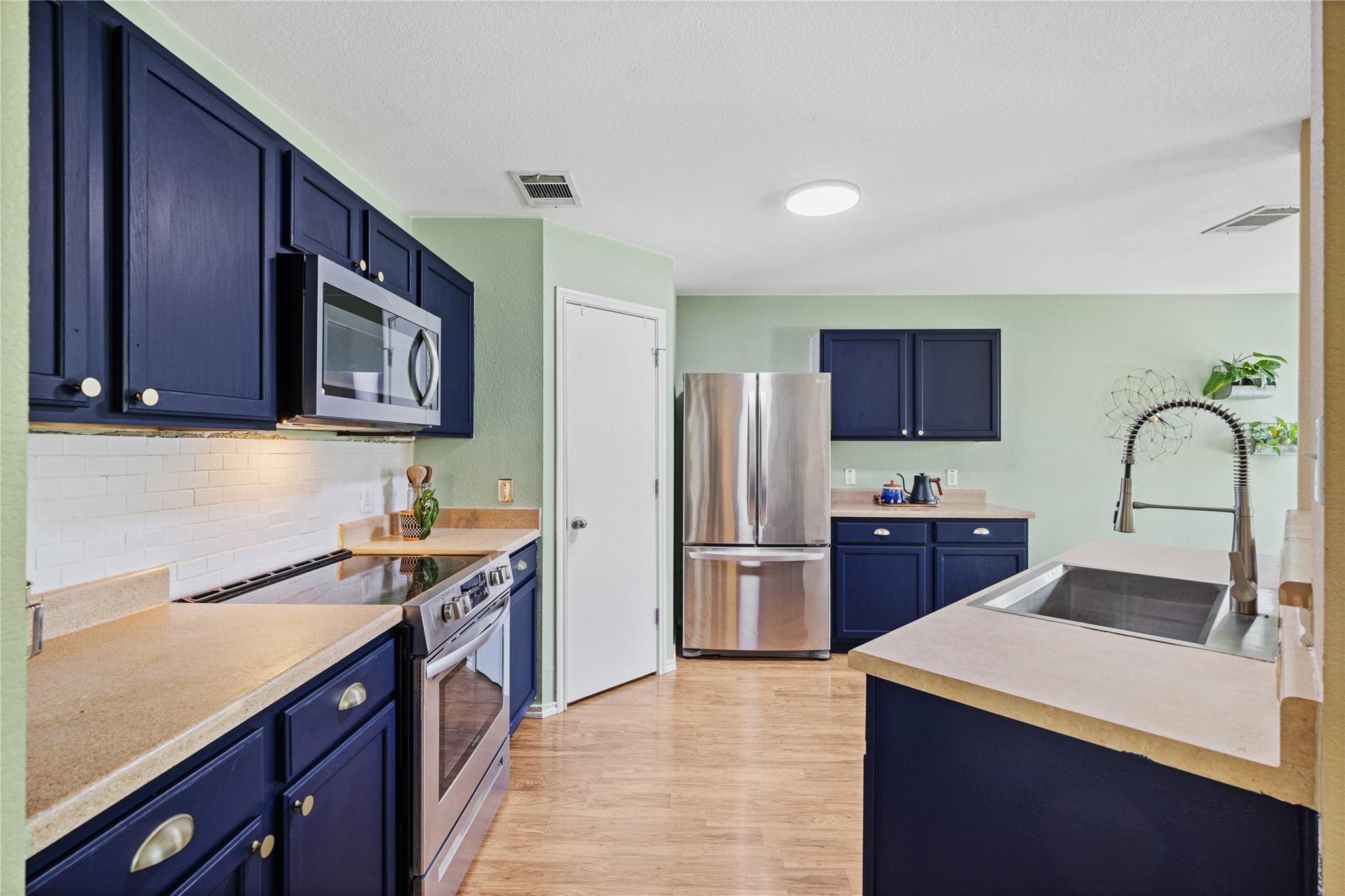 303 Almquist St, Hutto, TX 78634