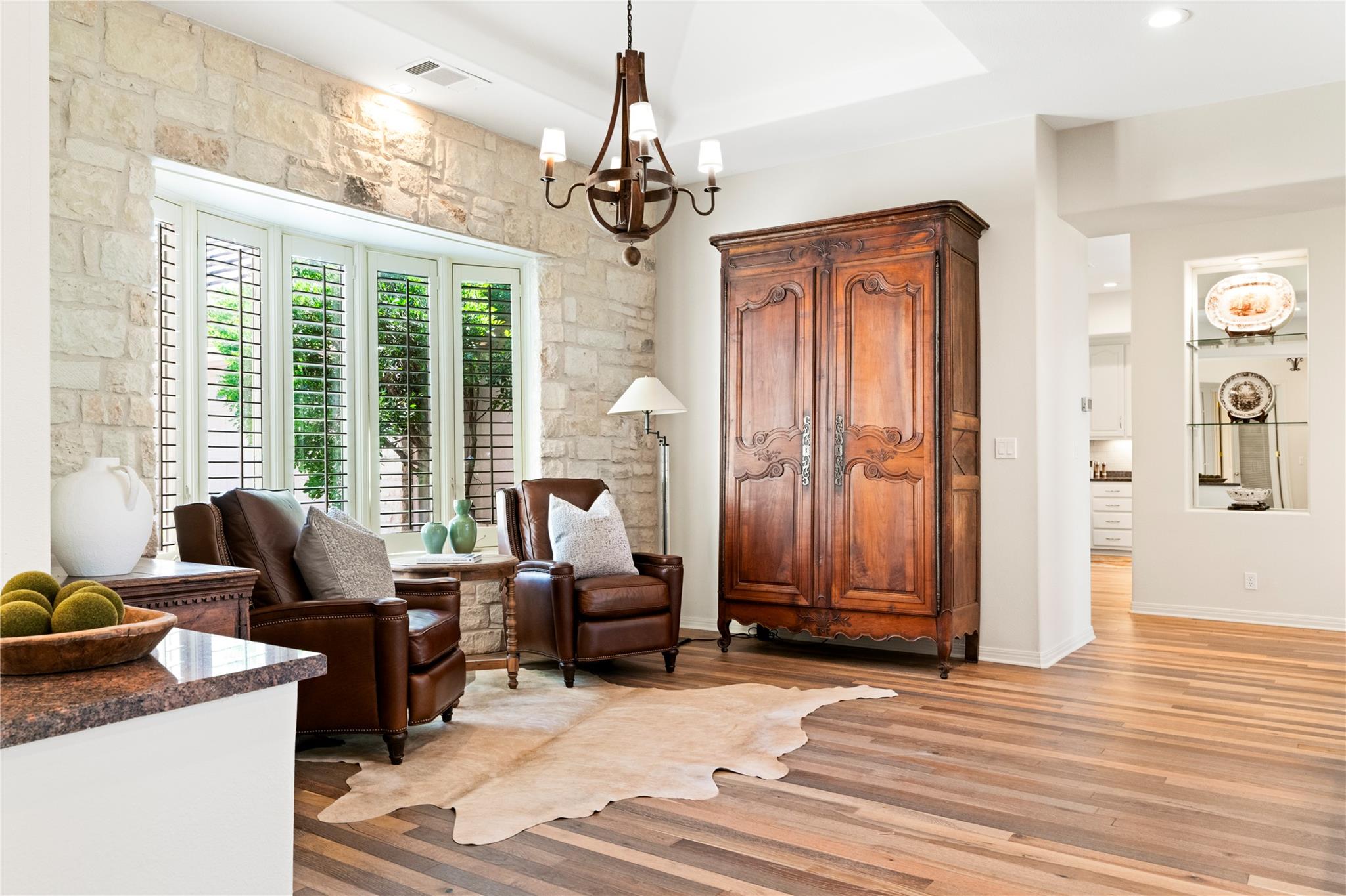 2112 Lauren Dr, Spicewood, TX 78669