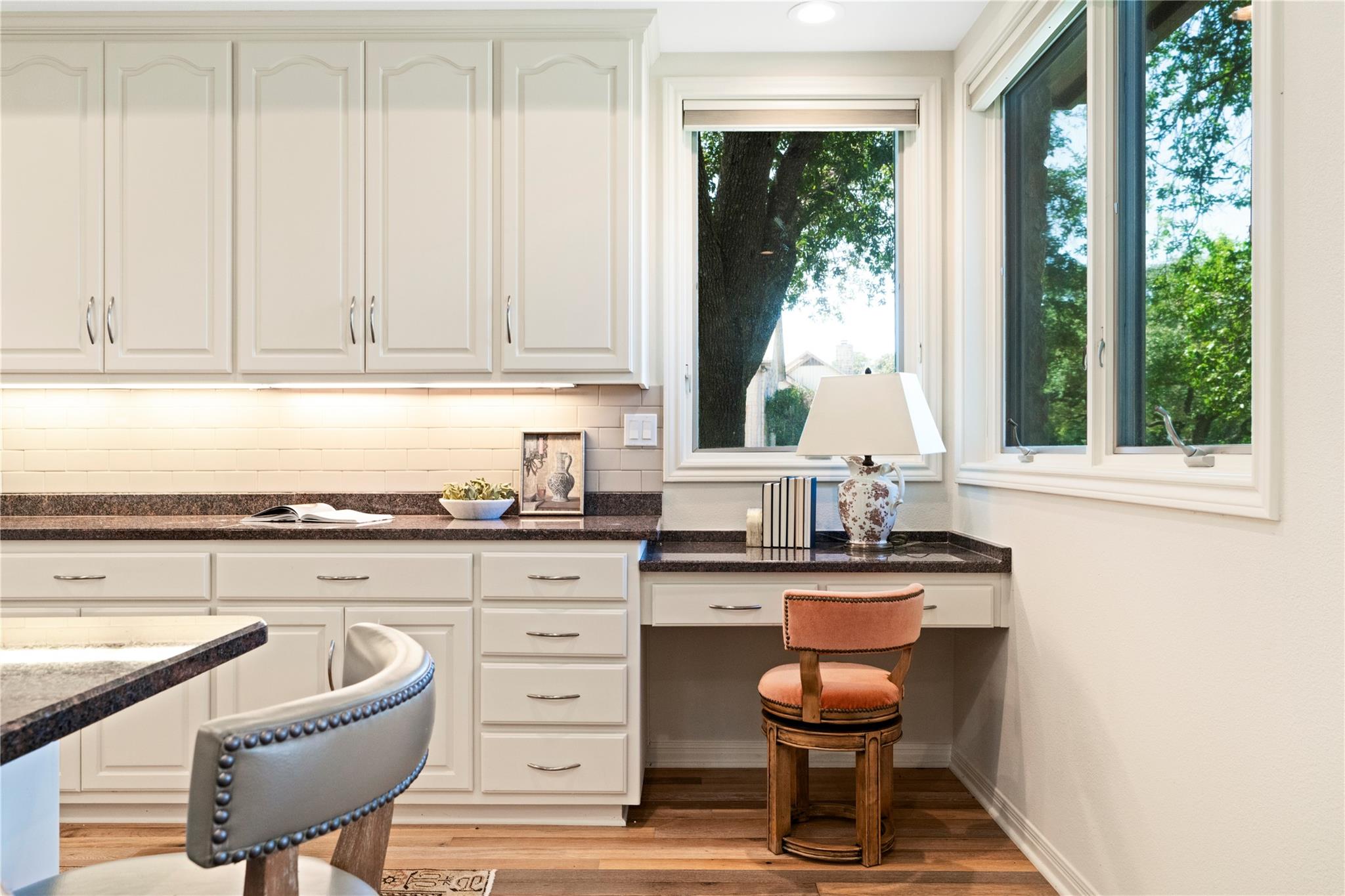 2112 Lauren Dr, Spicewood, TX 78669